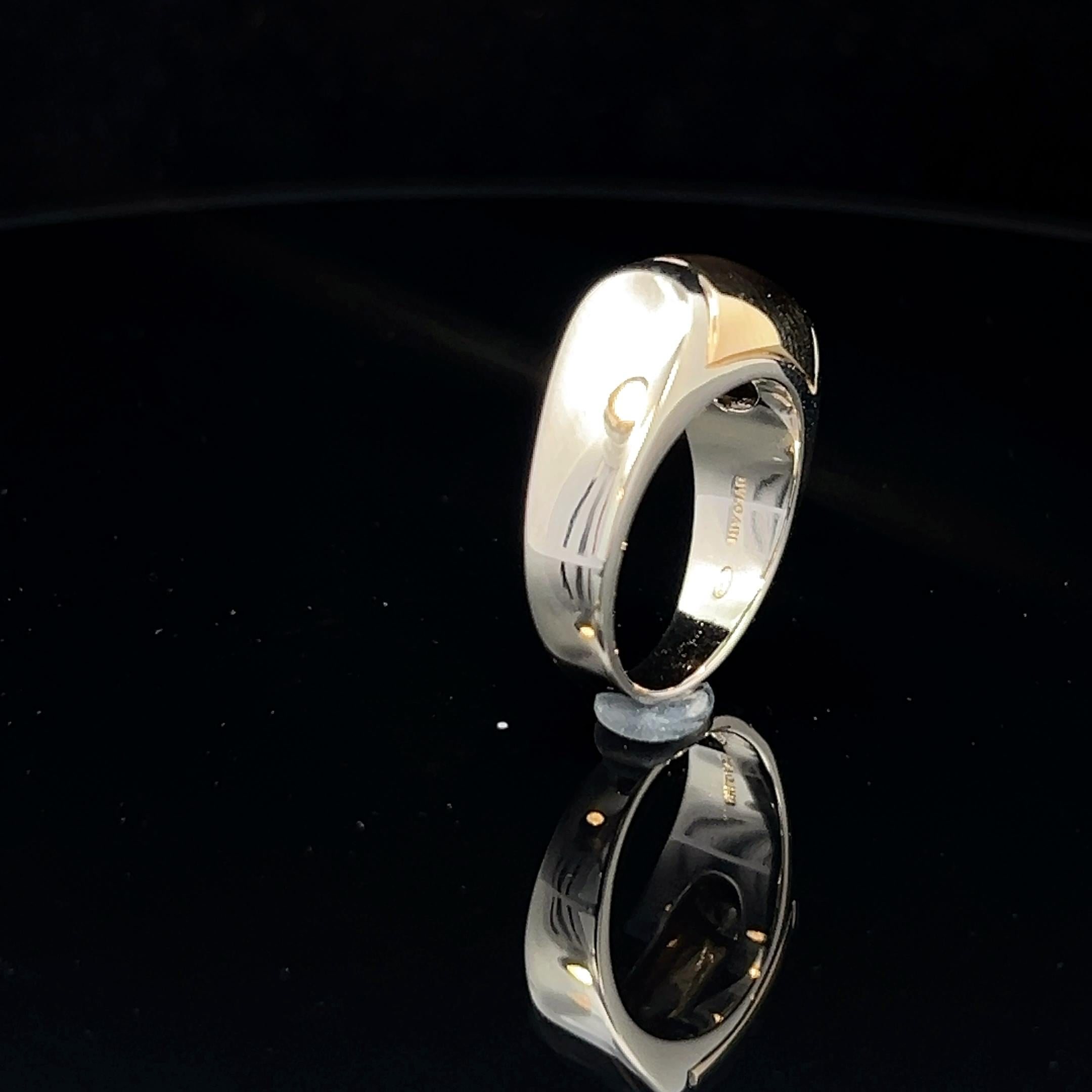 Un anello in oro giallo e bianco 18 carati di Bulgari in vendita 3