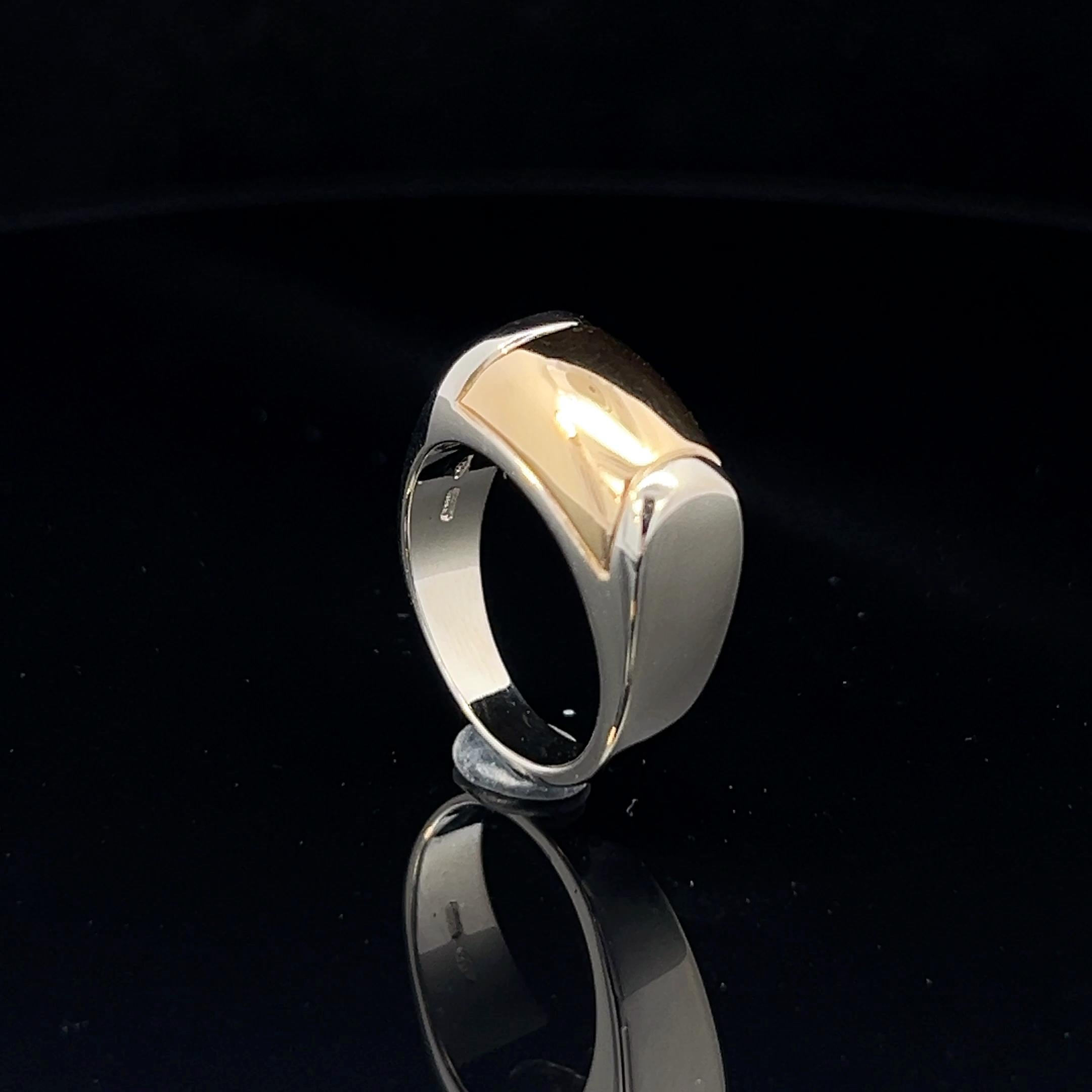Un anello in oro giallo e bianco 18 carati di Bulgari in vendita 4