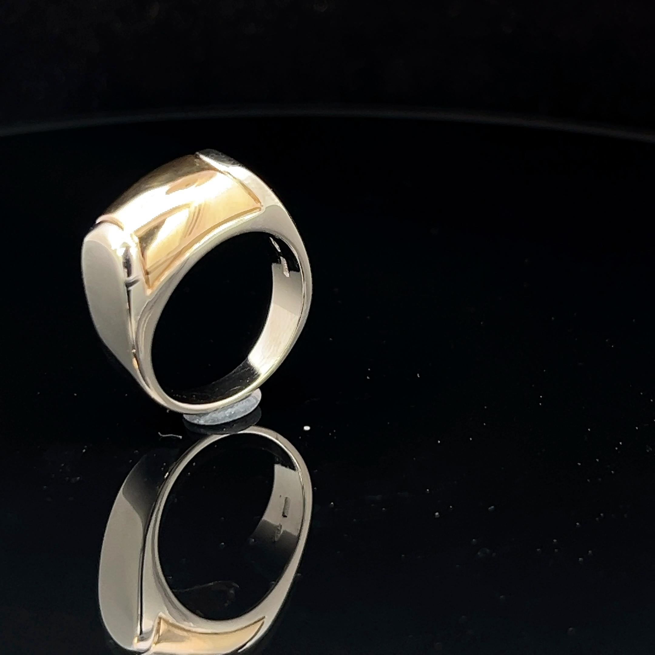 Un anello in oro giallo e bianco 18 carati di Bulgari in vendita 5