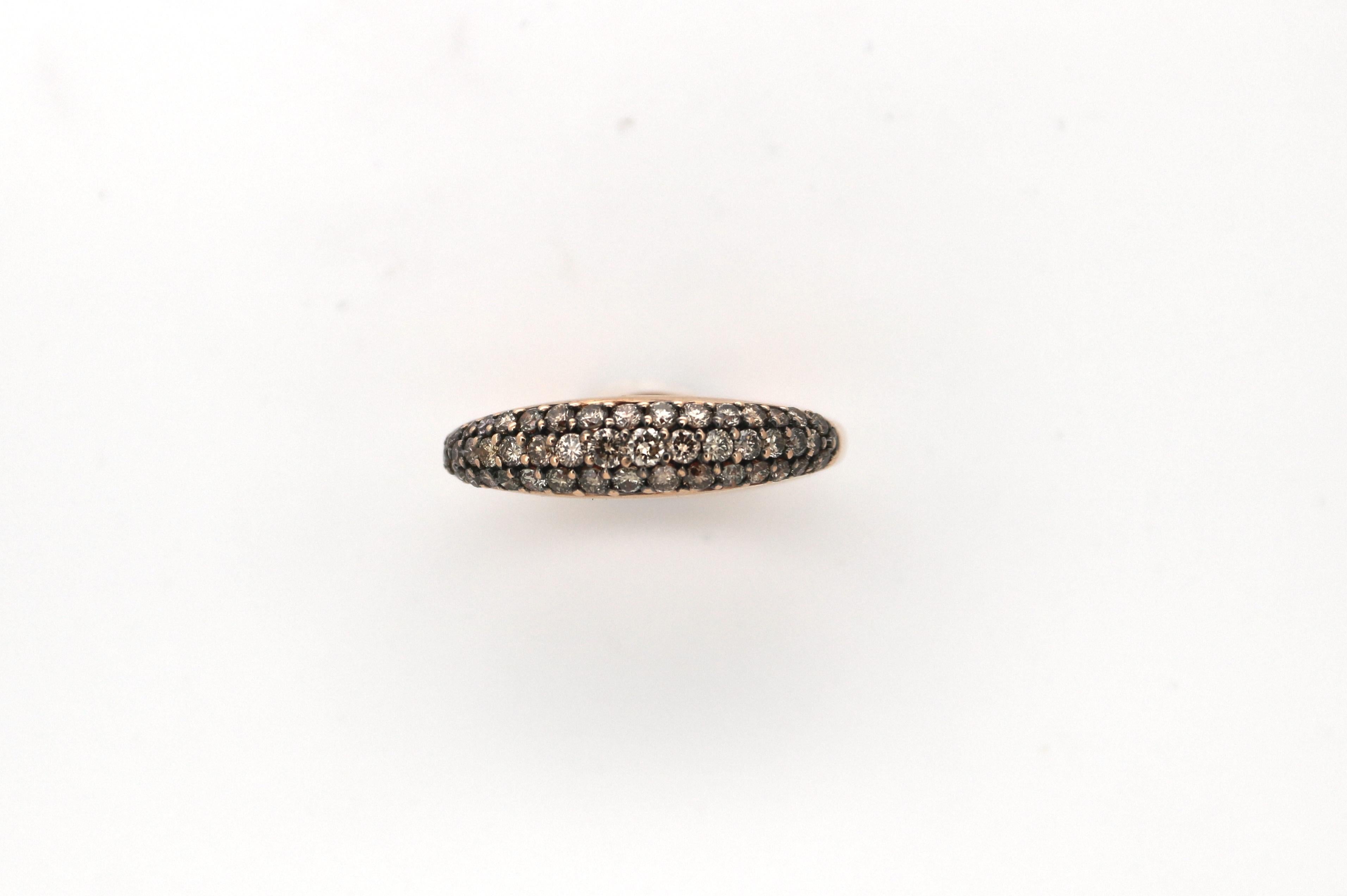 Ein Bigli 18 Karat Rotgold und Diamant-Cluster-Ring, mit 45 Brillantschliff natürlichen fancy Champagner und Schokolade farbigen braunen Diamanten, insgesamt geschätzte Diamant Gewicht ist 1,00ct, Diamant Klarheit ist VS. 
Signiert Bigli Italy 750