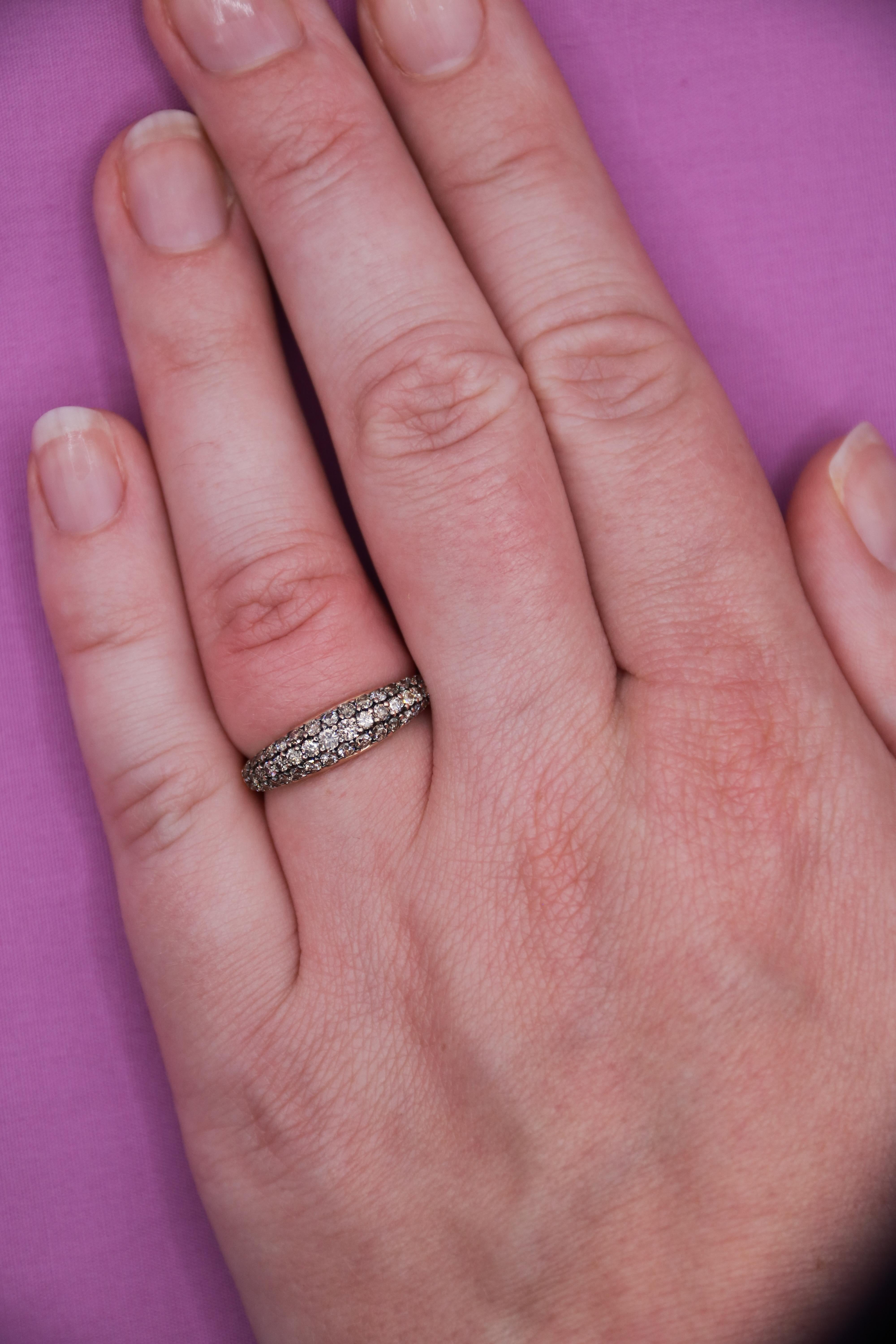 Ein Ring aus 18 Karat Rotgold und Diamanten von Bigli im Angebot 1