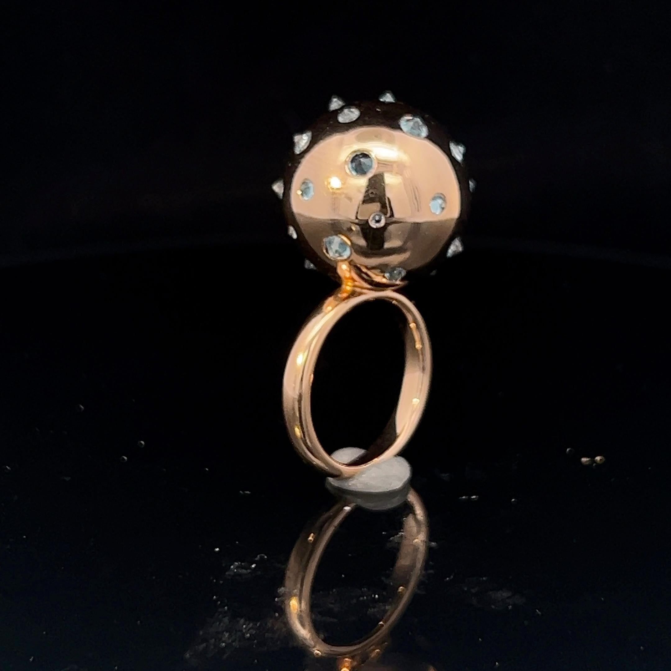 Un anello in oro giallo rossastro e acquamarina di Beazie, 18 carati in vendita 8