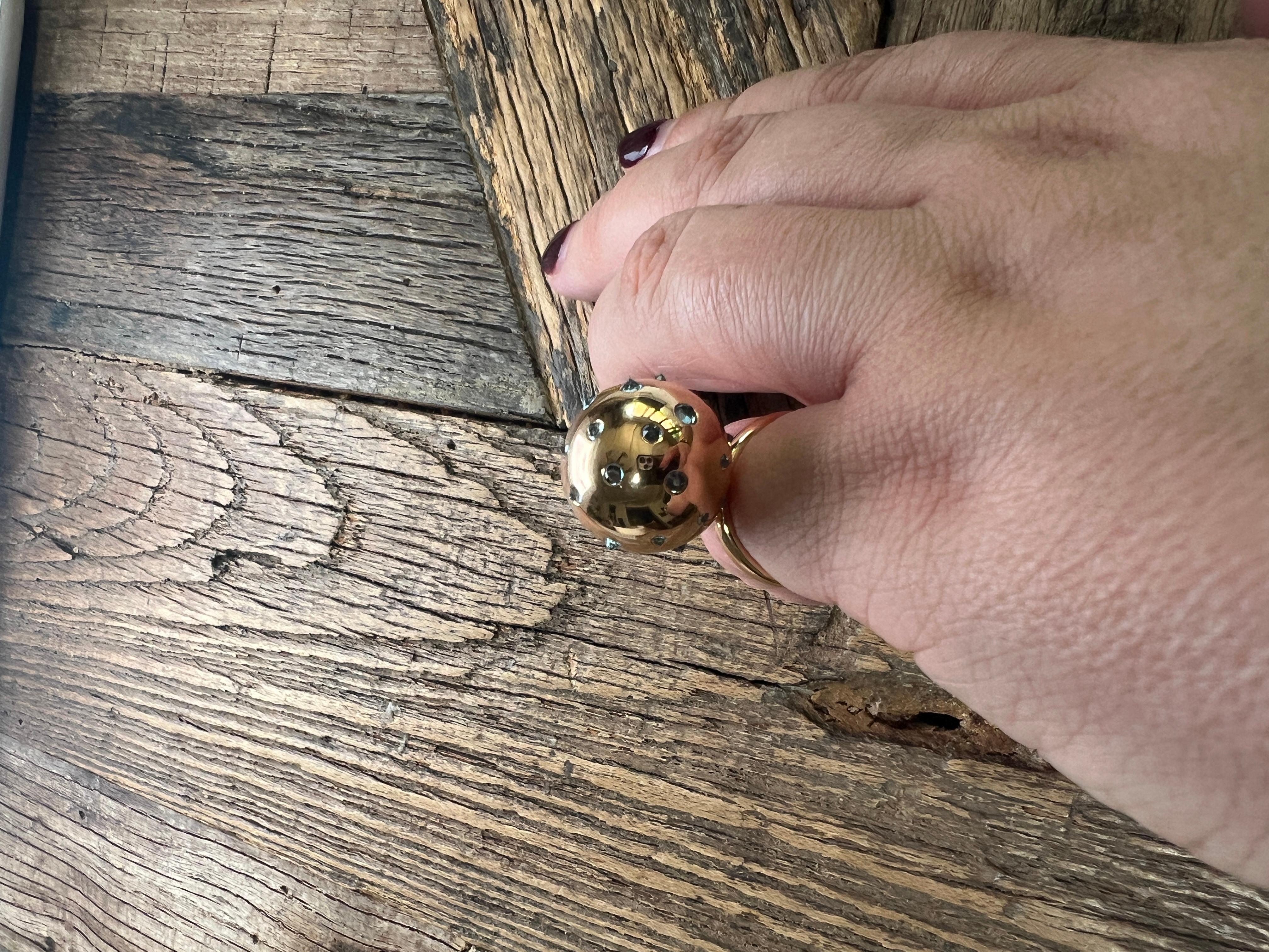 Un anello in oro giallo rossastro e acquamarina di Beazie, 18 carati in vendita 1
