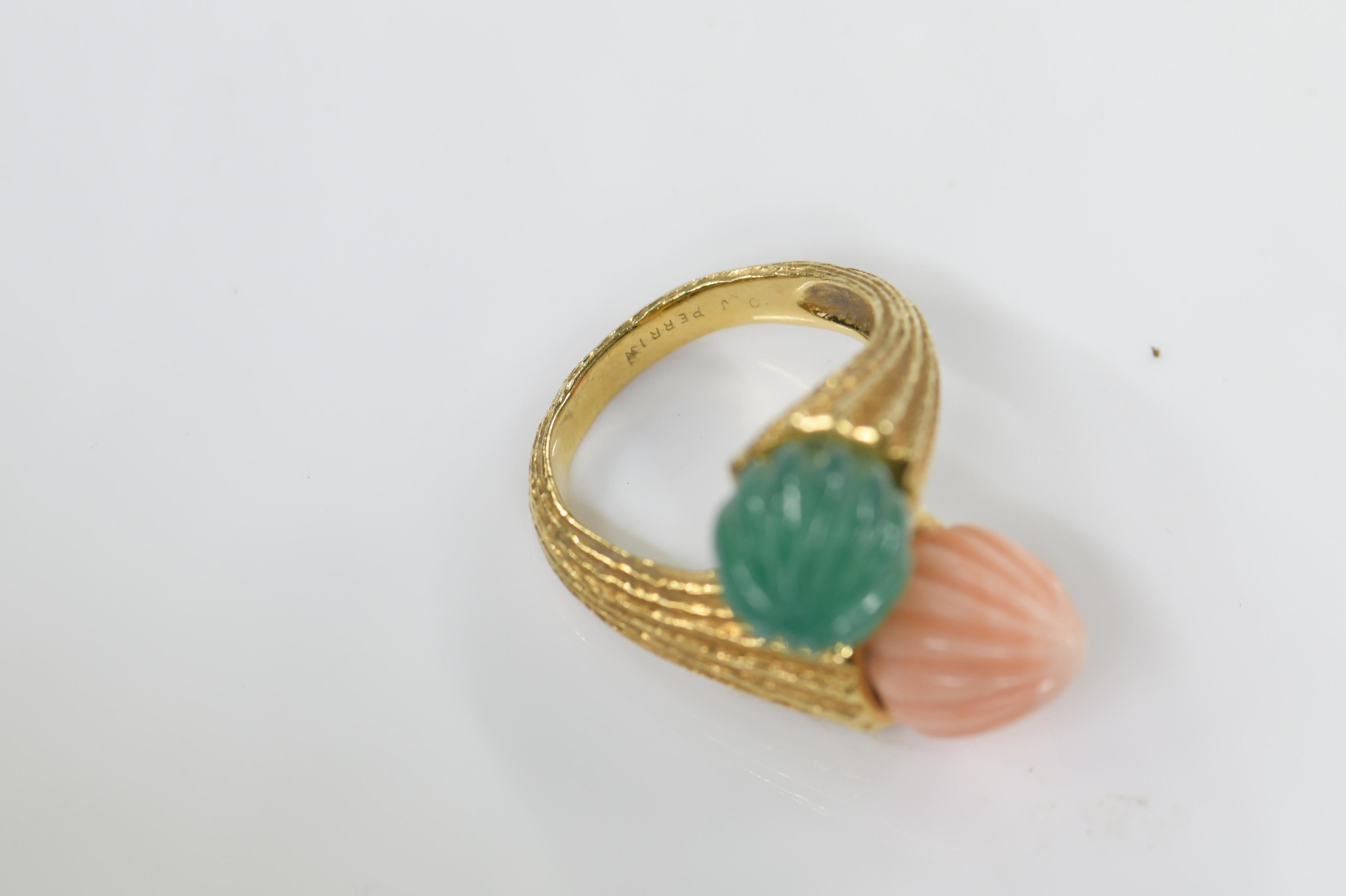 Women's or Men's 18 Karat Toi et Moi Coral and Chalcedony Ring For Sale