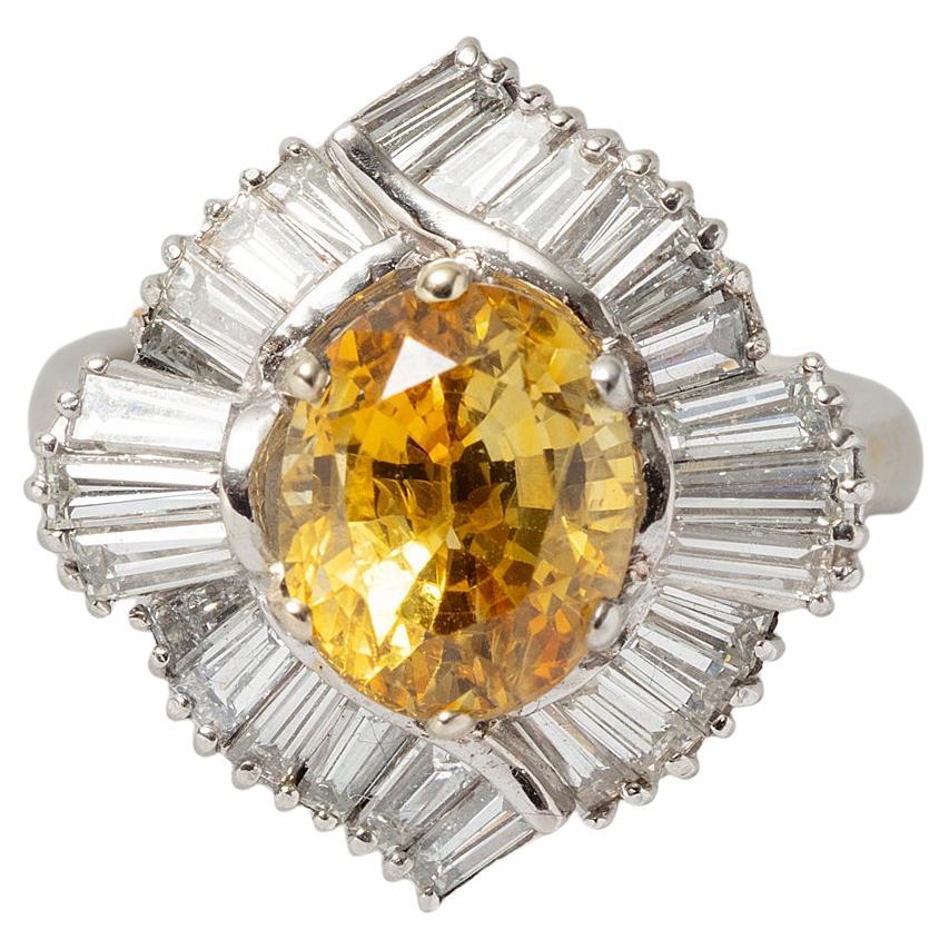 An 18k White Gold French Ballerina Ring set with Diamond and Yellow Sapphire
