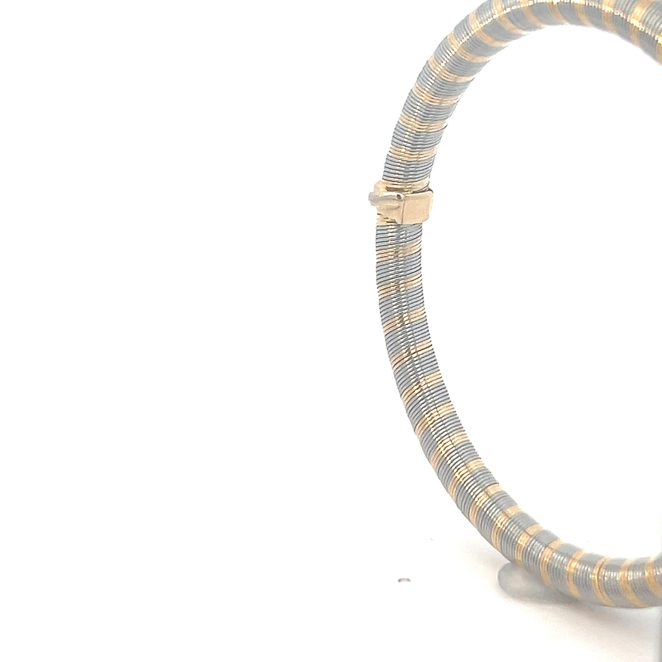 Ein Armband aus 18 Karat Gelbgold und 