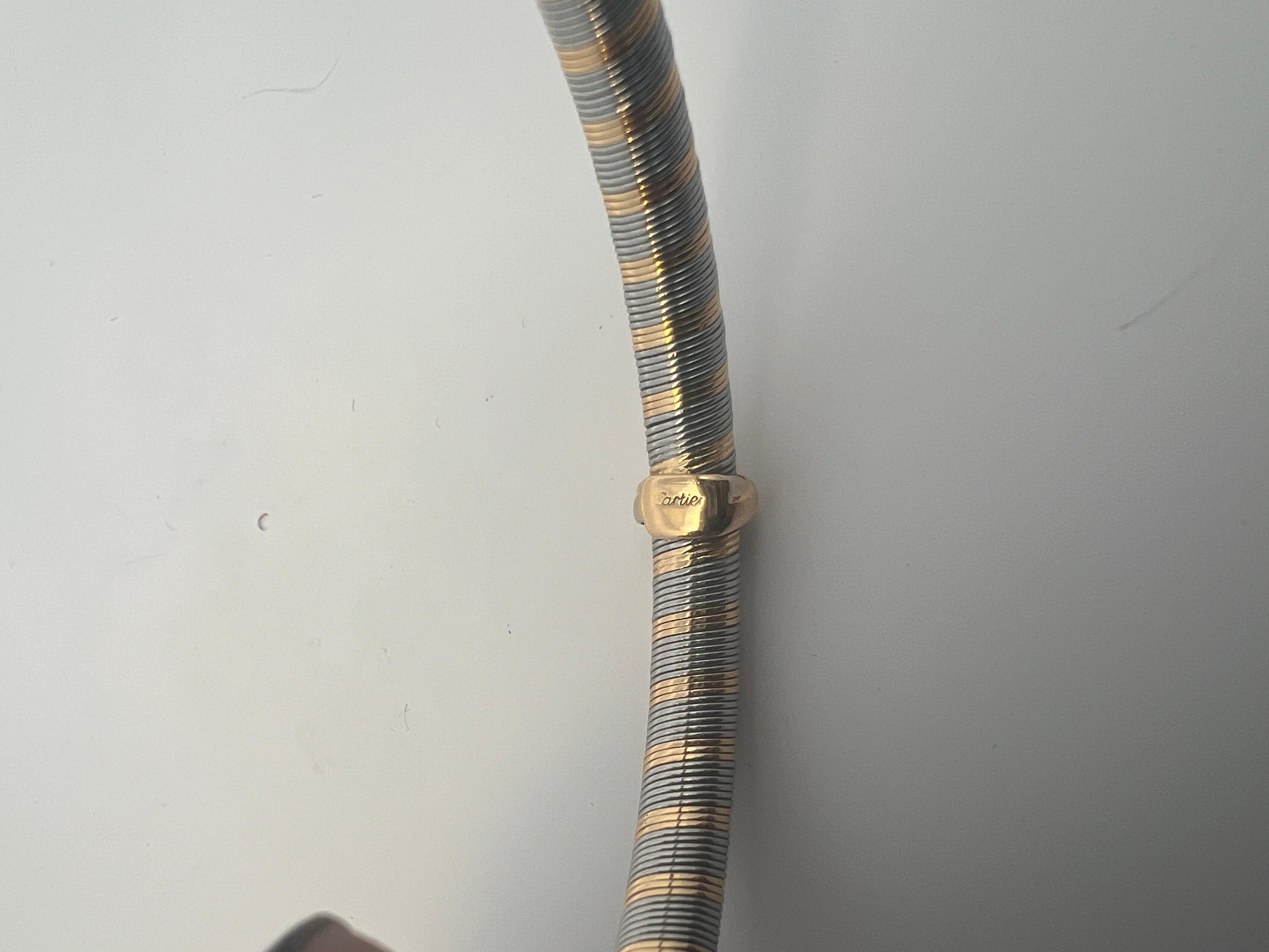 Ein Armreif aus 18 Karat Gelbgold und „acier“ von Cartier. im Angebot 2