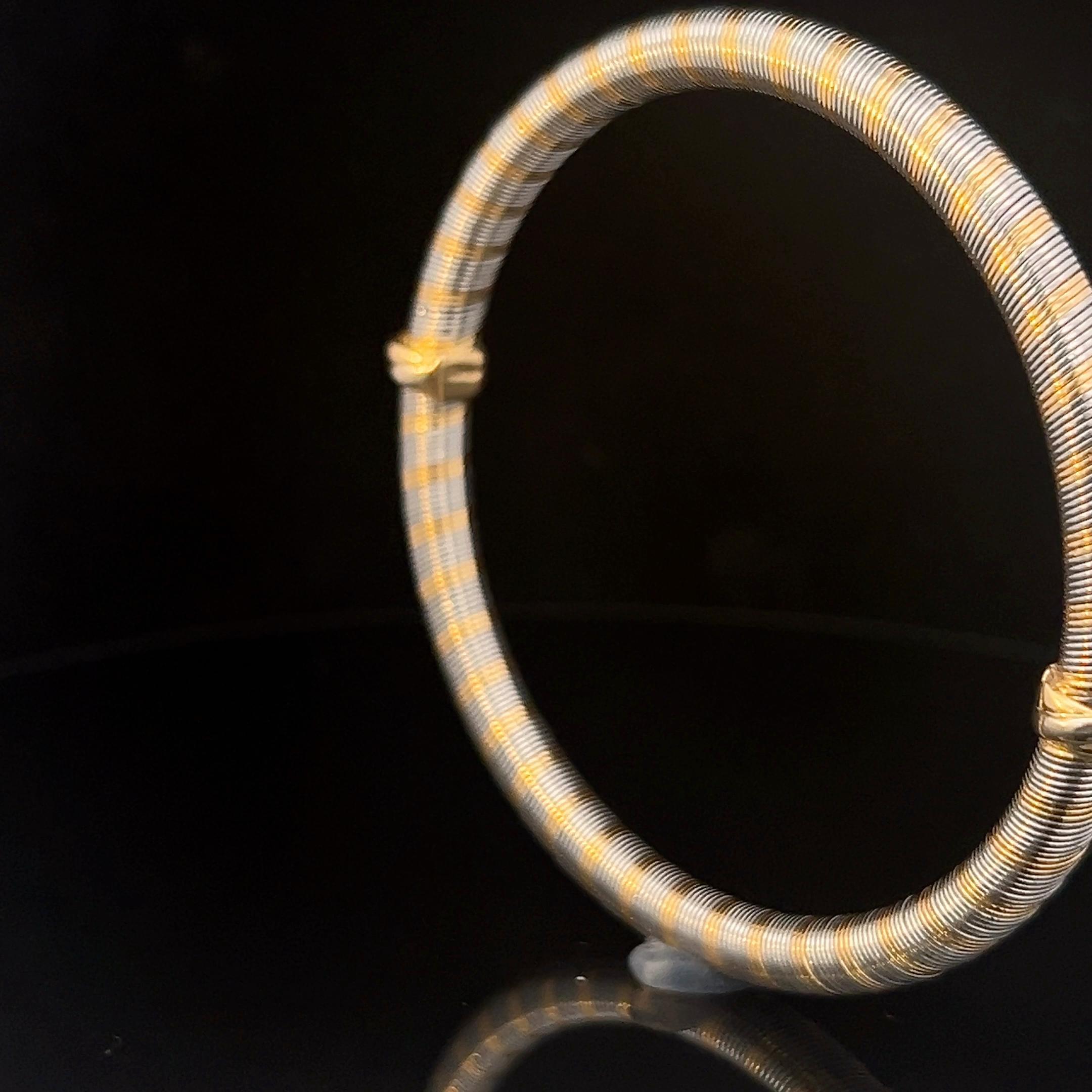 Ein Armreif aus 18 Karat Gelbgold und „acier“ von Cartier. im Angebot 4