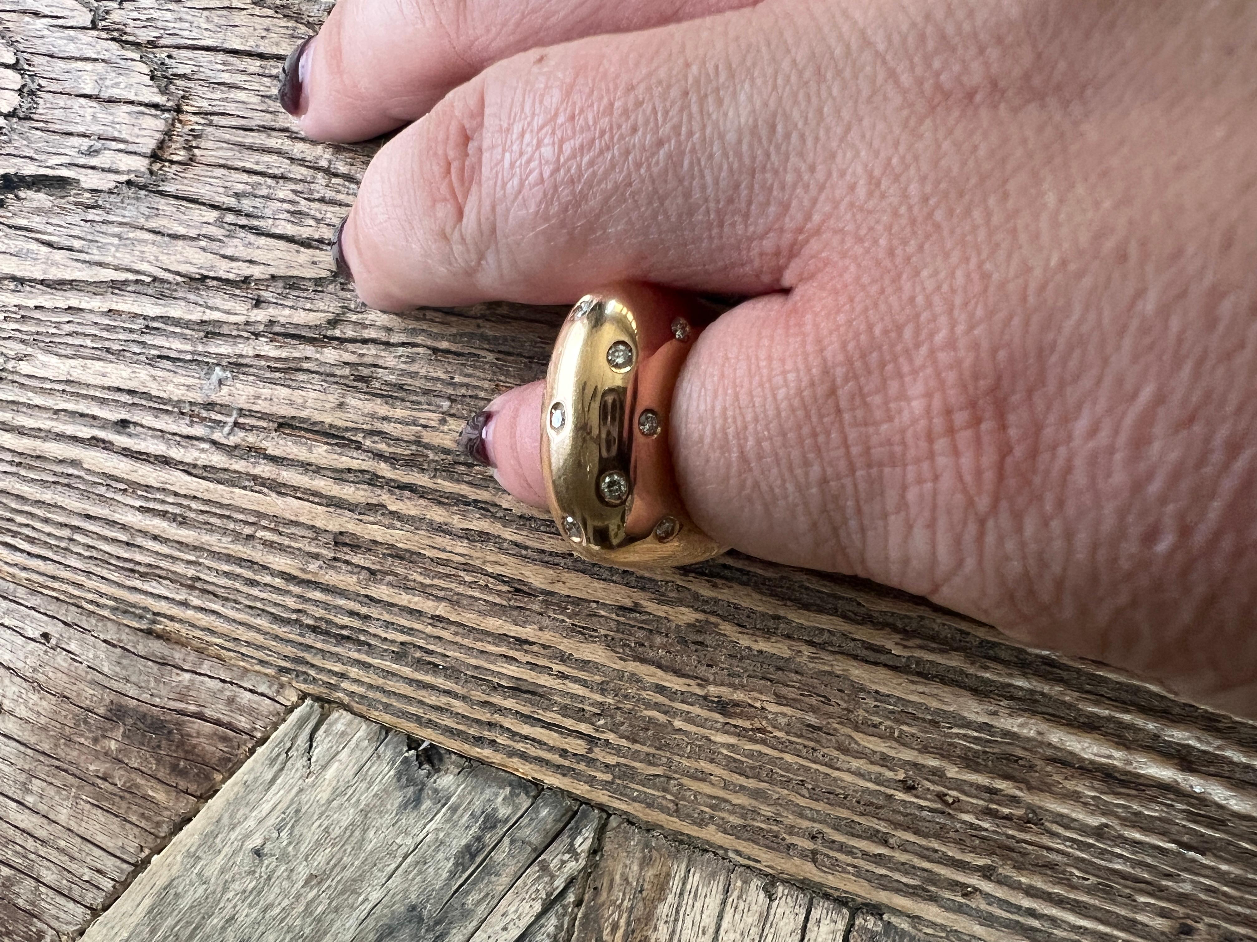Ein Ring aus 18 Karat Gelbgold und Diamanten von Aldo Carboni 7
