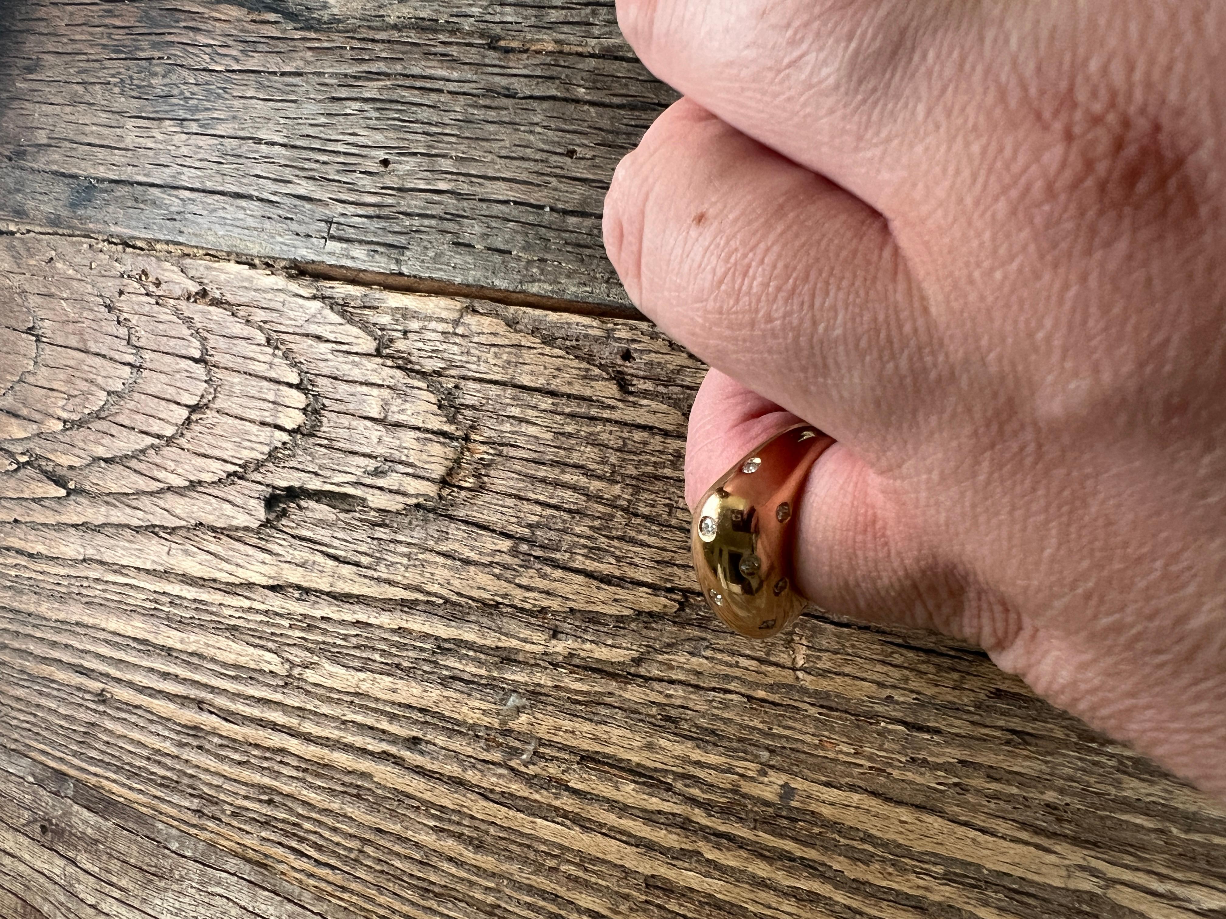Ein Ring aus 18 Karat Gelbgold und Diamanten von Aldo Carboni 10