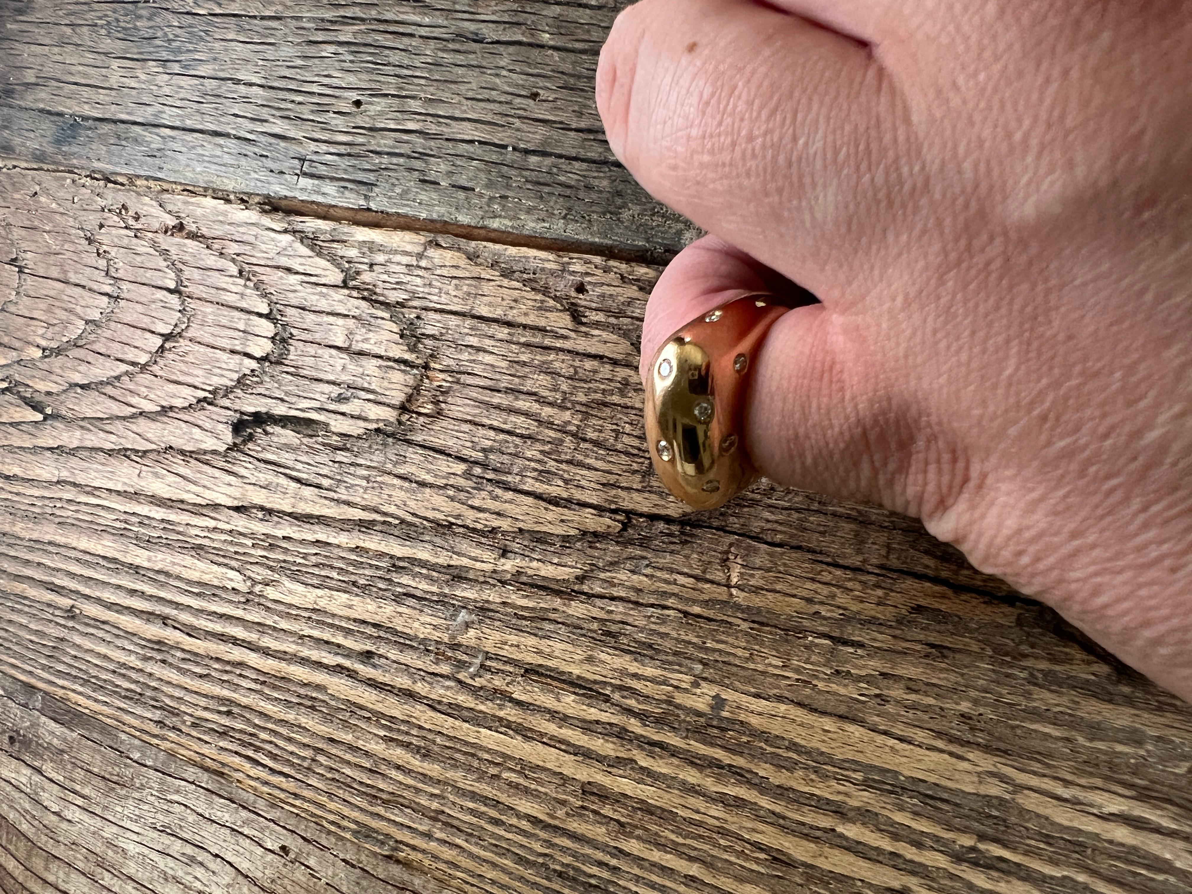 Ein Ring aus 18 Karat Gelbgold und Diamanten von Aldo Carboni 11