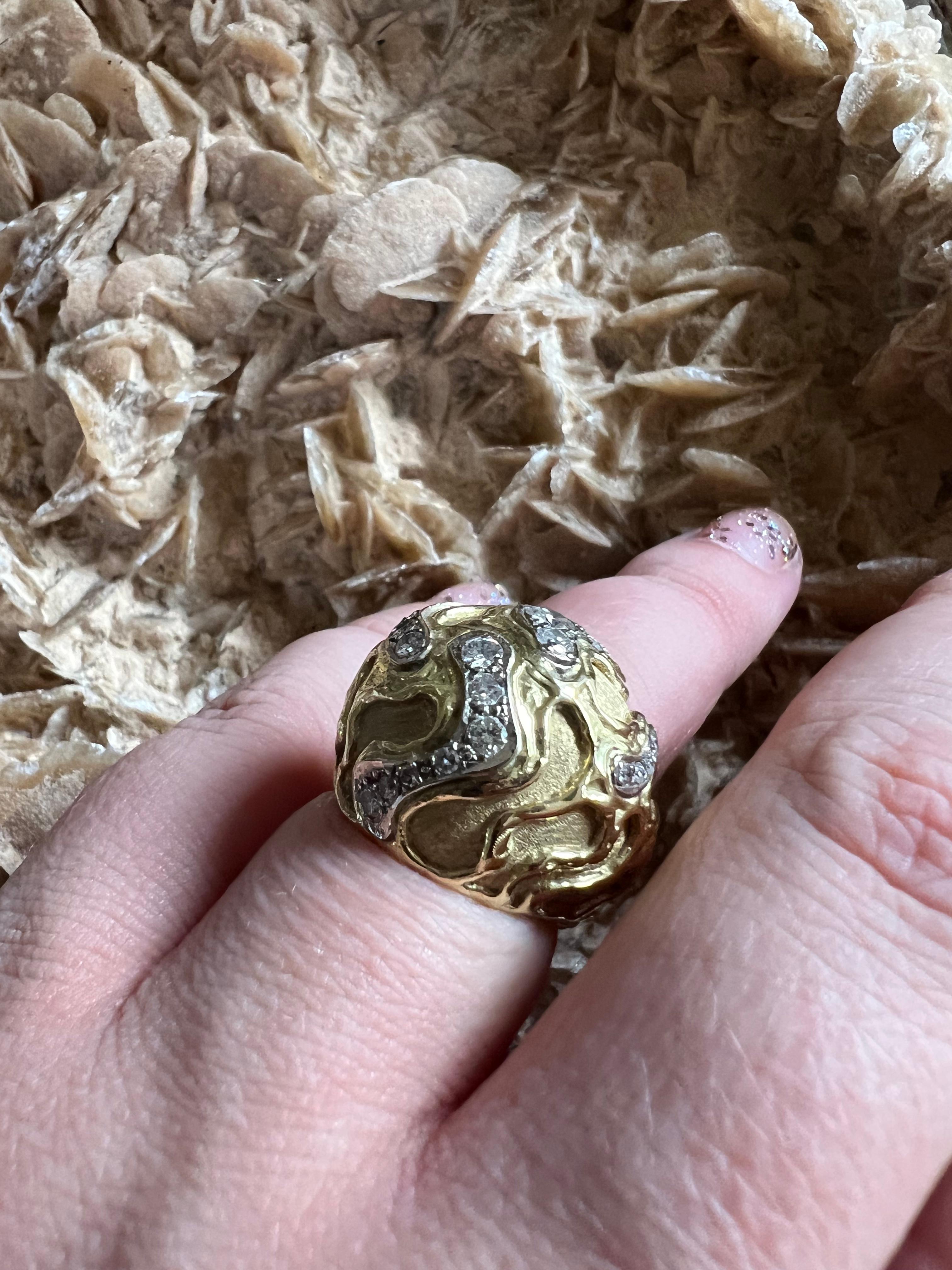 Ein Ring aus 18 Karat Gelbgold und Diamanten von Leo de Vroomen 2