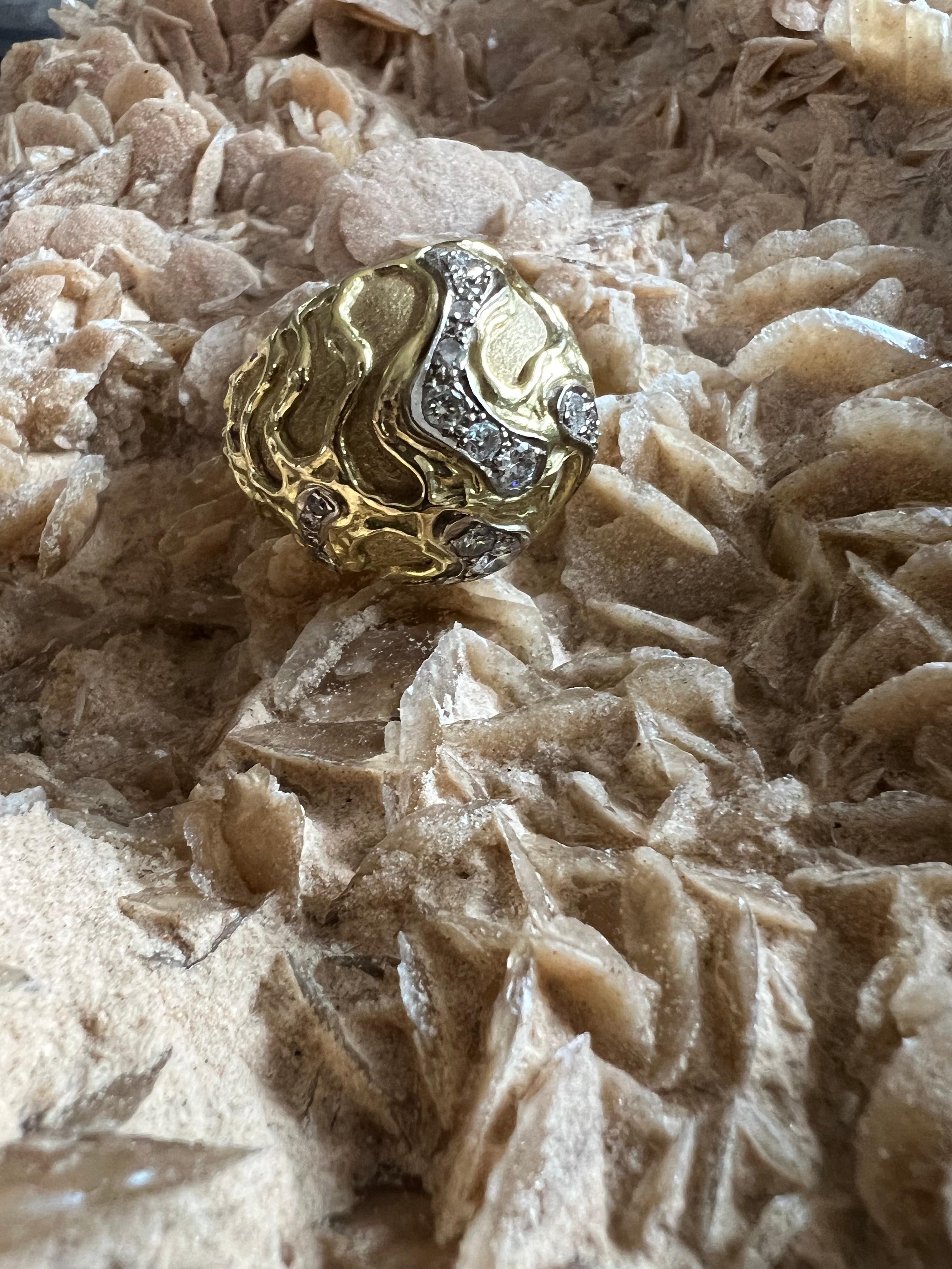 Ein Ring aus 18 Karat Gelbgold und Diamanten von Leo de Vroomen 4