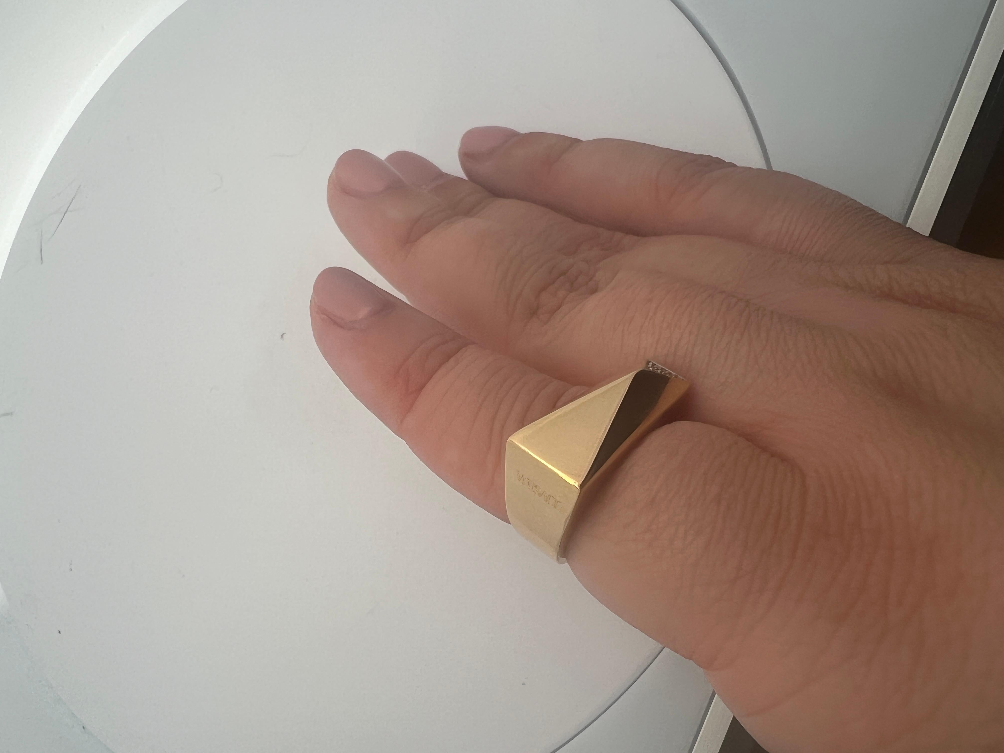 An 18k yellow gold and diamond ring by Versace. For Sale 7