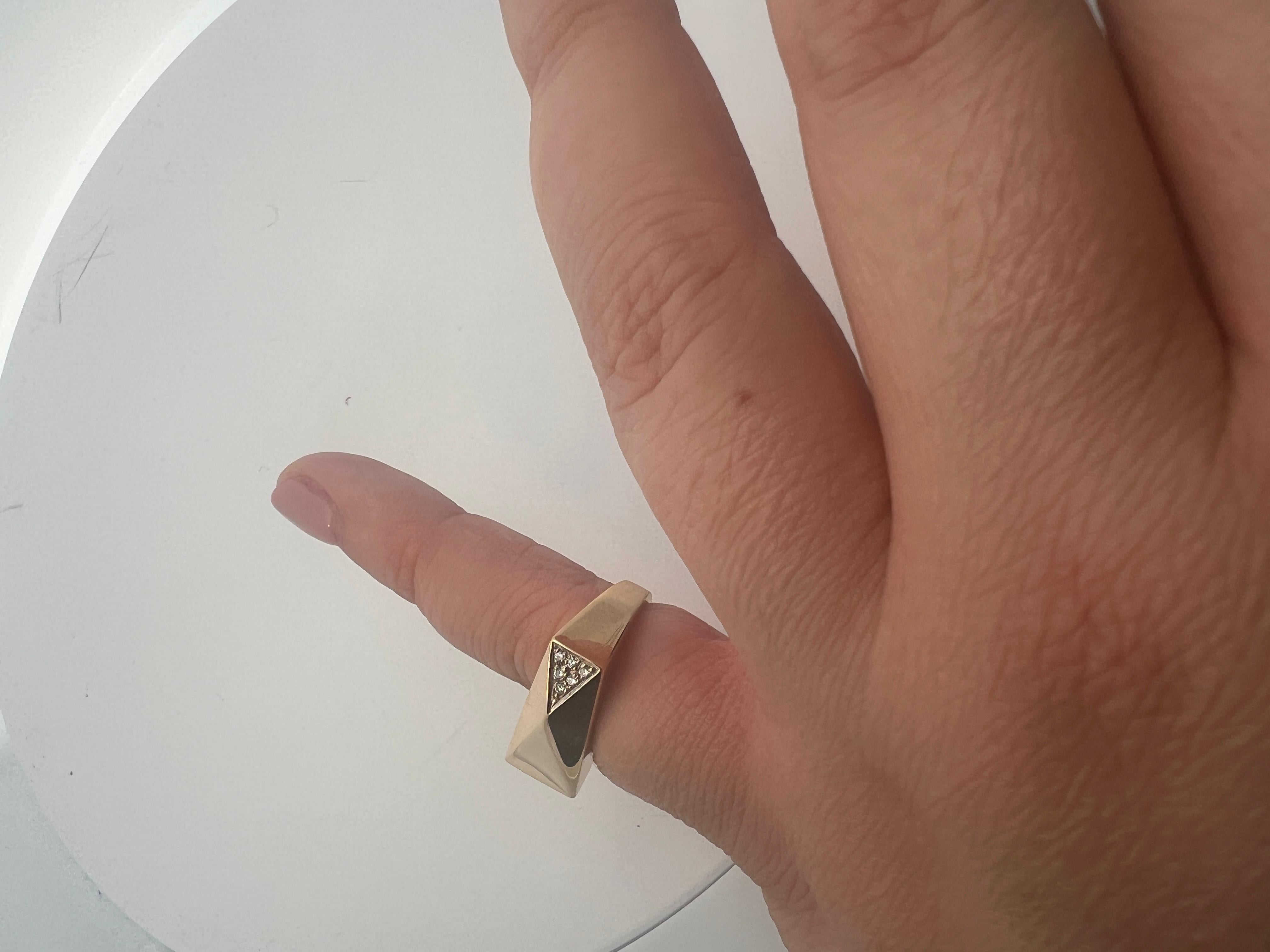 An 18k yellow gold and diamond ring by Versace. For Sale 8