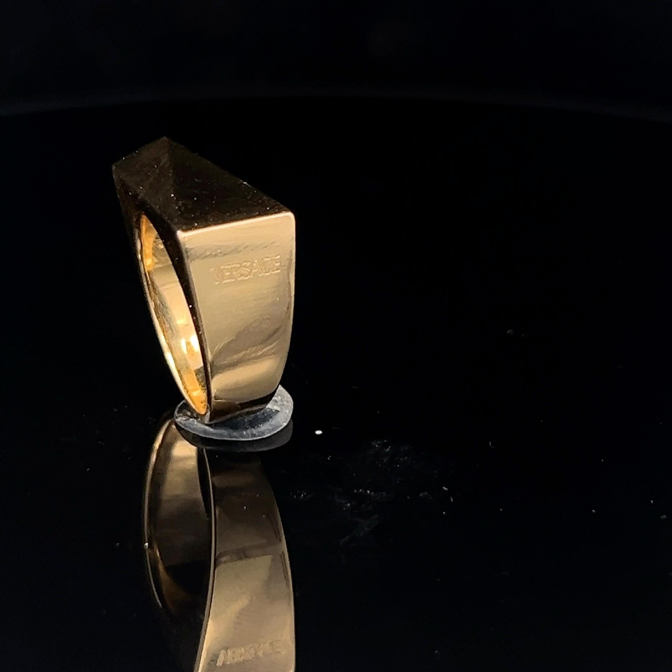 An 18k yellow gold and diamond ring by Versace. For Sale 10