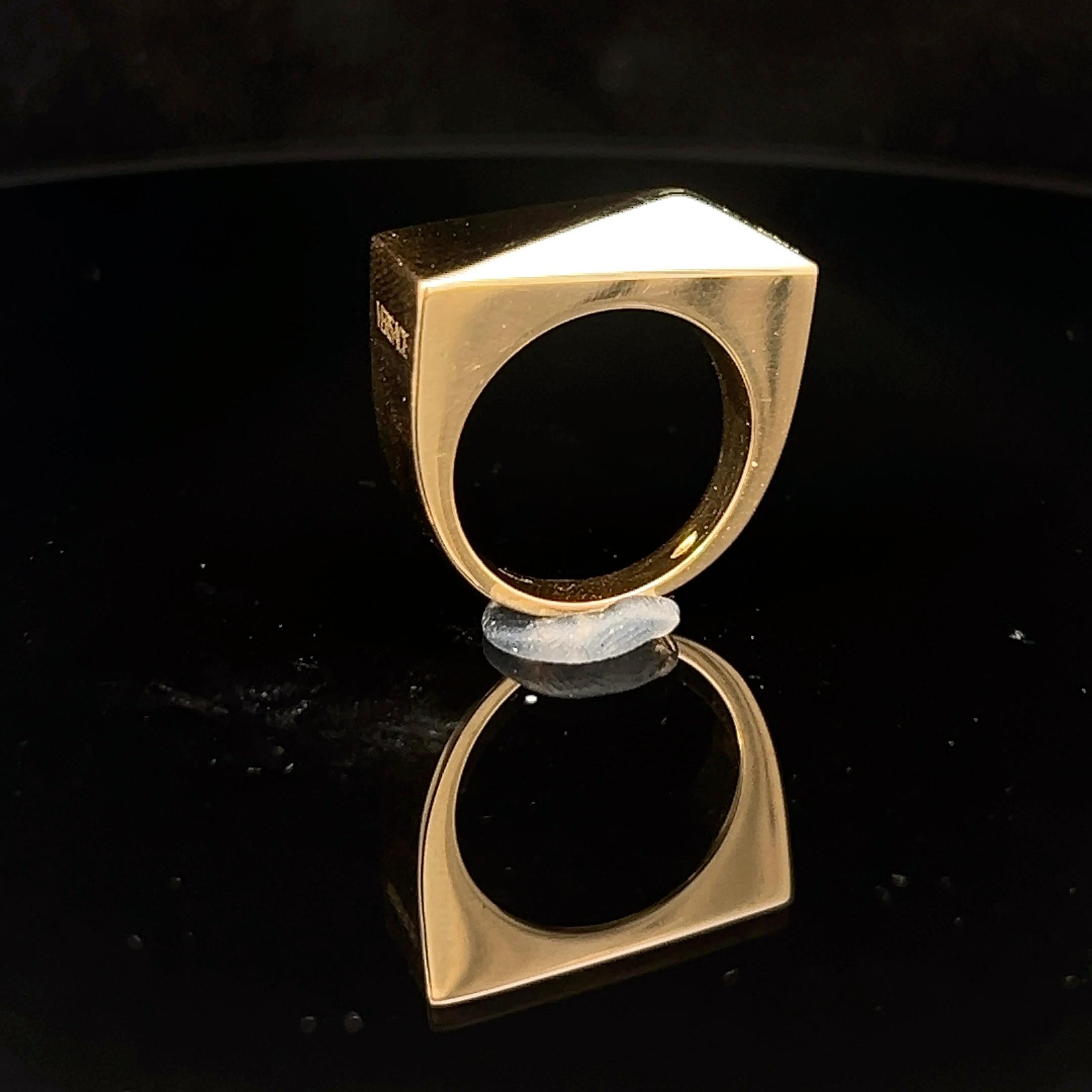 An 18k yellow gold and diamond ring by Versace. For Sale 11