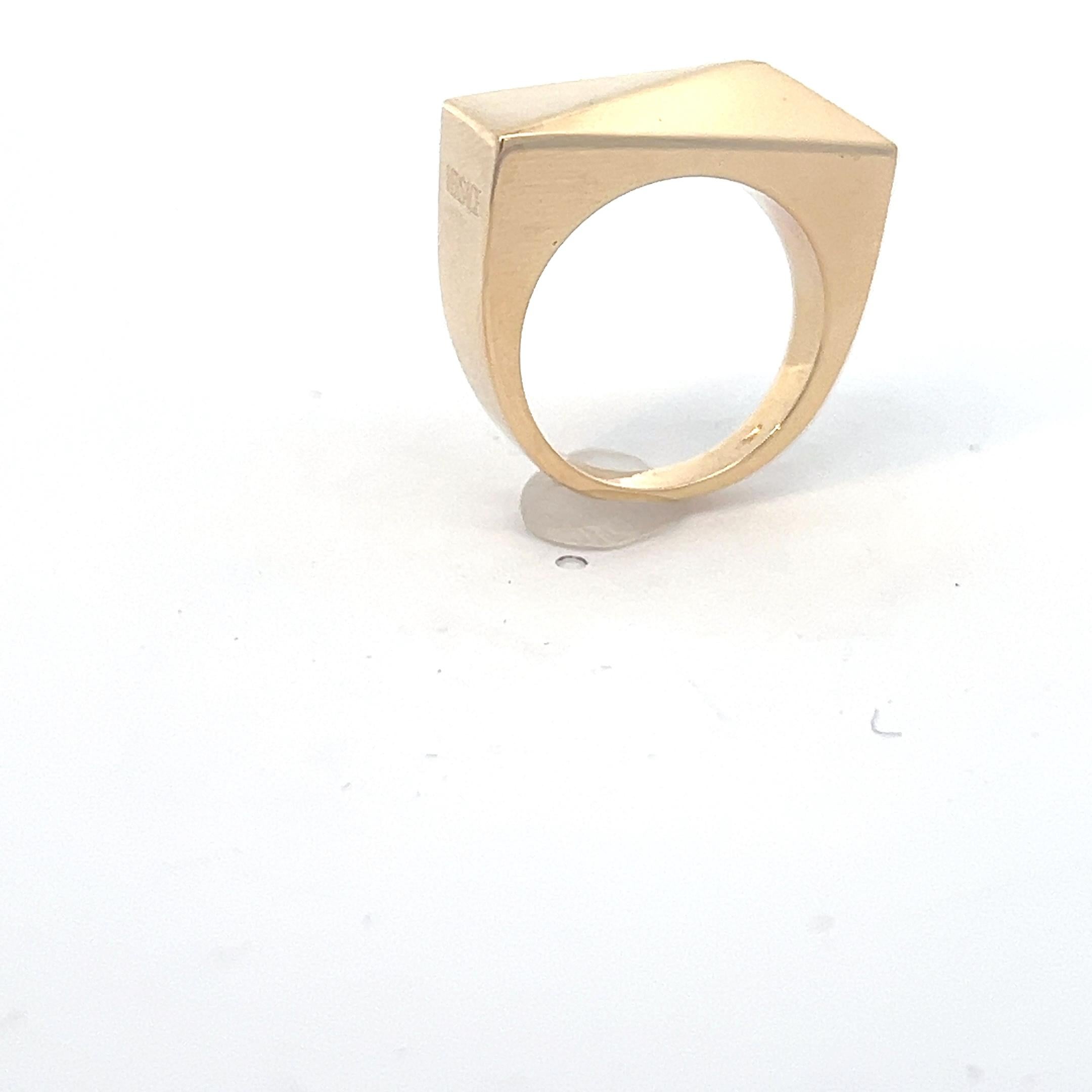 Women's or Men's An 18k yellow gold and diamond ring by Versace. For Sale