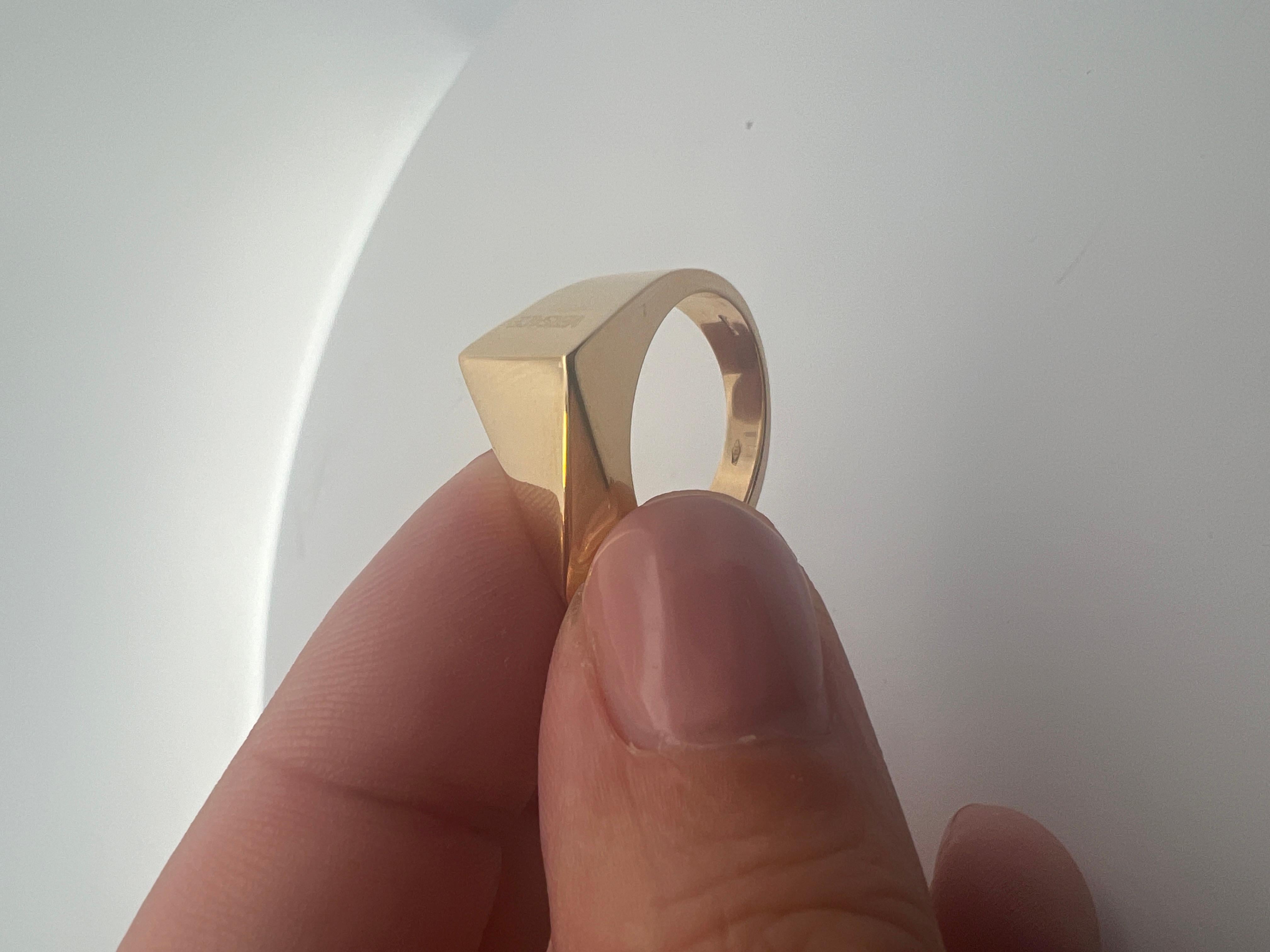An 18k yellow gold and diamond ring by Versace. For Sale 2