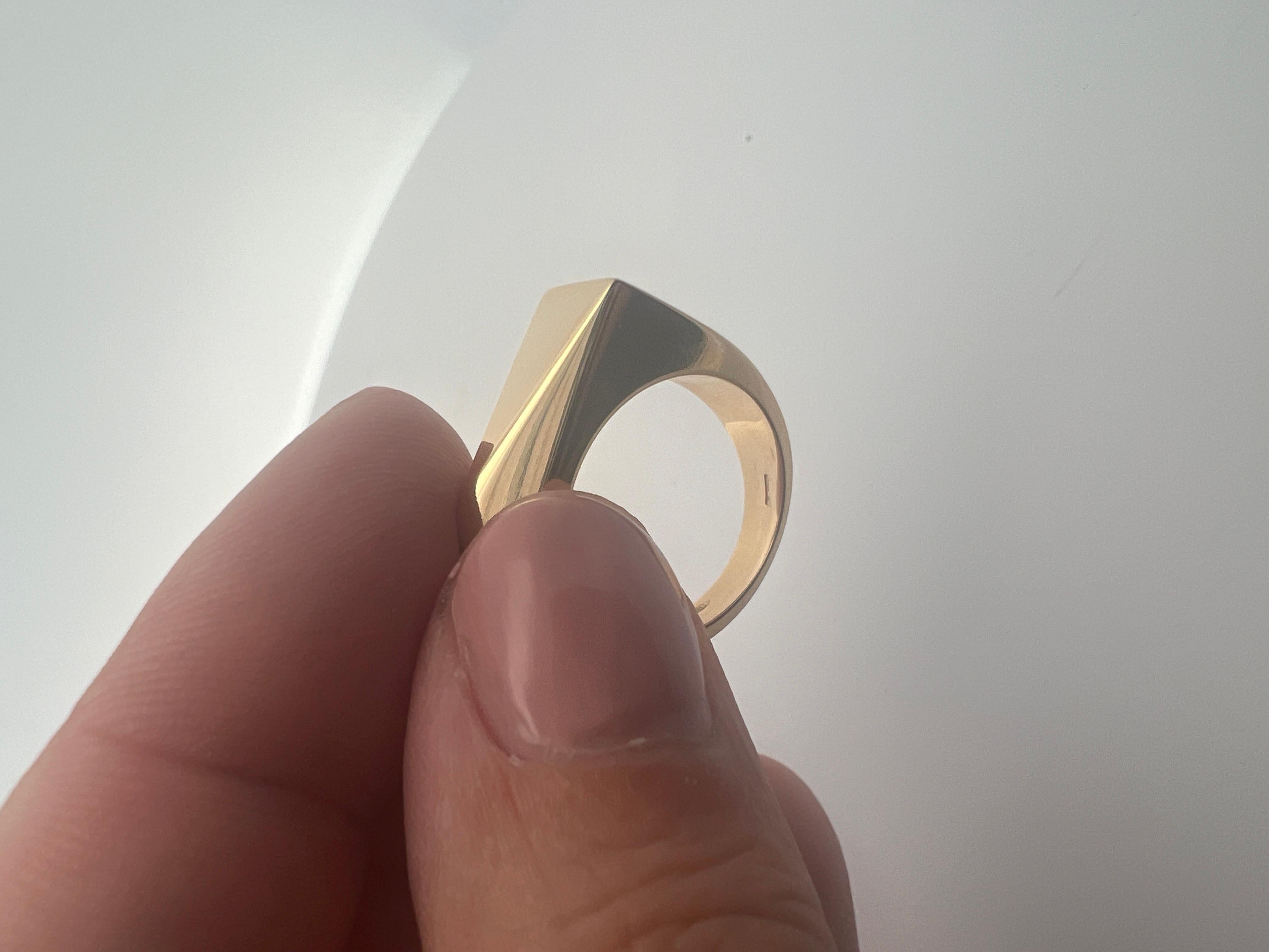An 18k yellow gold and diamond ring by Versace. For Sale 3