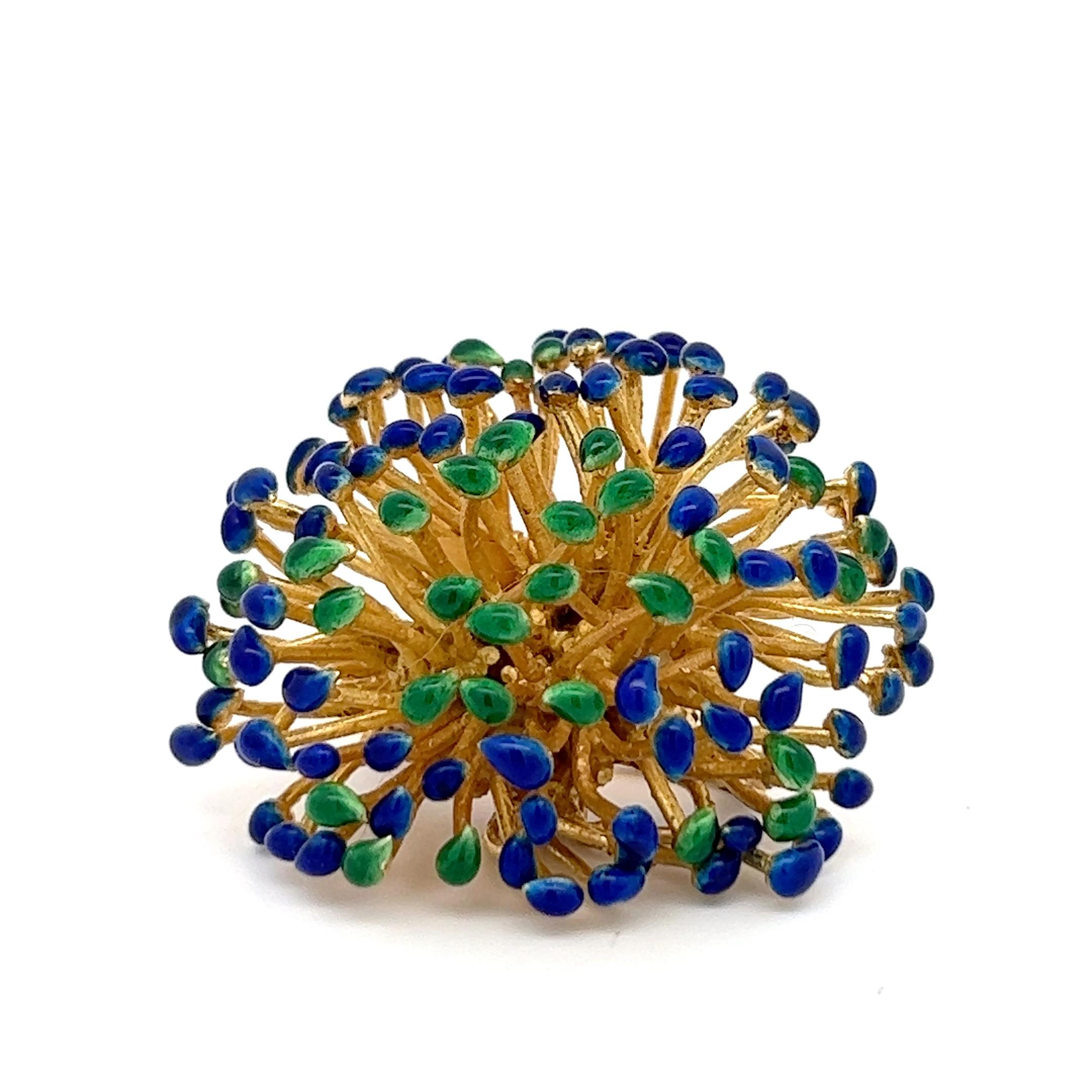 An 18k yellow gold brooch with blue and green enamel by W. Teller.

Age: circa 1950.
Measurements: circa 3.8 by 3.8 cm.
Weight: circa 29.5 grams.
Hallmarks: Signed: W. Teller.

Pease note that this brooch will be shipped from The Netherlands and