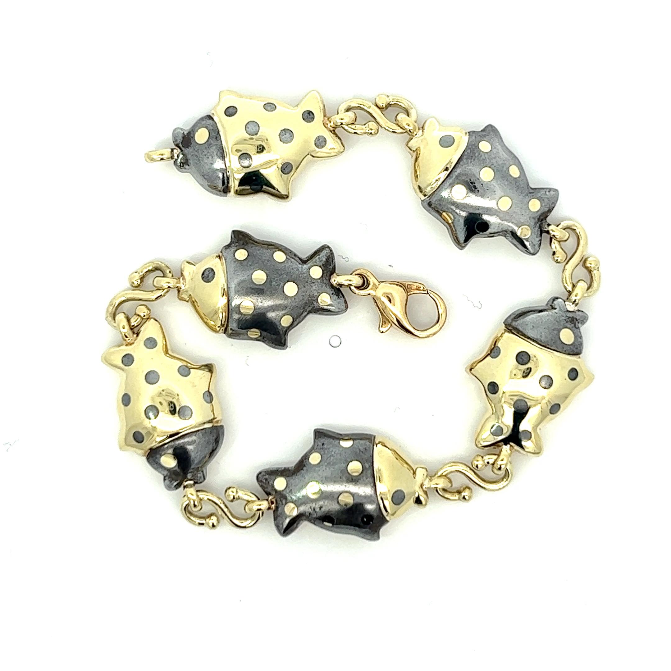 Un bracelet en or jaune 18k et hématite de Faraone / Tiffany & Co. Unisexe en vente