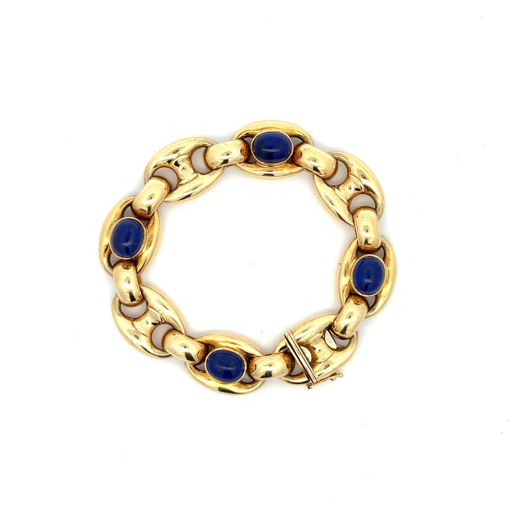 Un bracelet en or jaune 18 carats et lapis-lazuli de M. Rosa pour Fasano.

Origine : Vérone, Italie.
Âge : vers 1970.
Dimensions : environ 19,5 cm de long et environ 1,6 cm de large.
Poids : environ 71,3 grammes.
Poinçons : Poinçon italien pour l'or