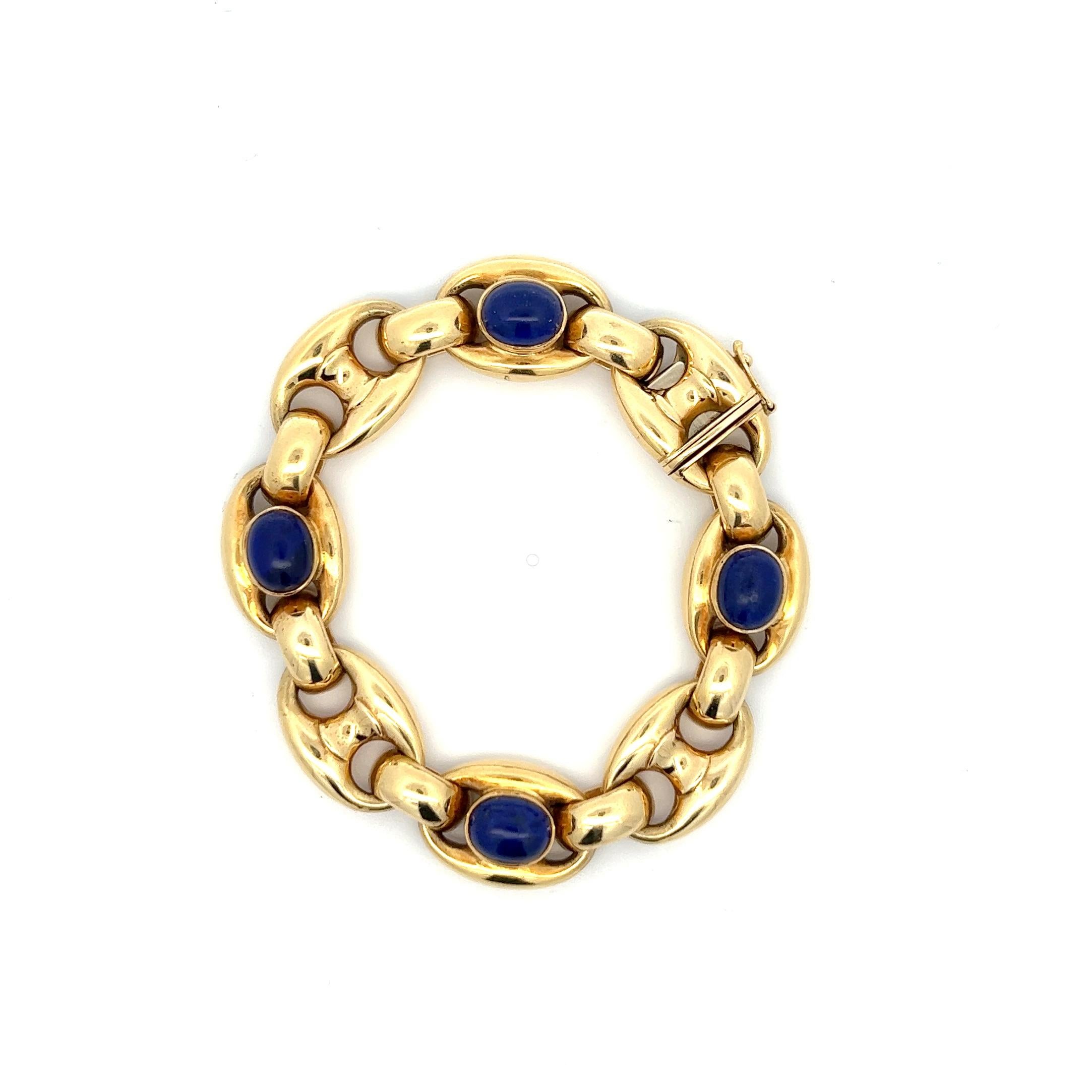 Taille cabochon Un bracelet en or jaune 18 carats et lapis-lazuli de M. Rosa pour Fasano. en vente