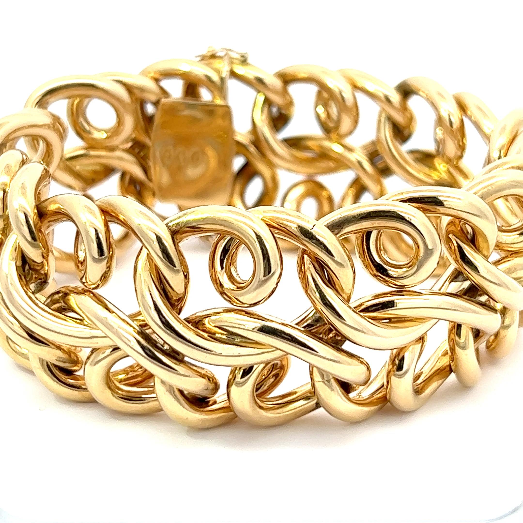 Un bracelet en or jaune 18 carats de Carlo Weingrill.

Origine : Vérone, Italie.
Âge : vers 1970.
Dimensions : Environ 21,2 cm de long et environ 2,9 cm de large.
Poids : environ 91.3 grammes.
Poinçons : Poinçon italien pour l'or 18 carats et marque