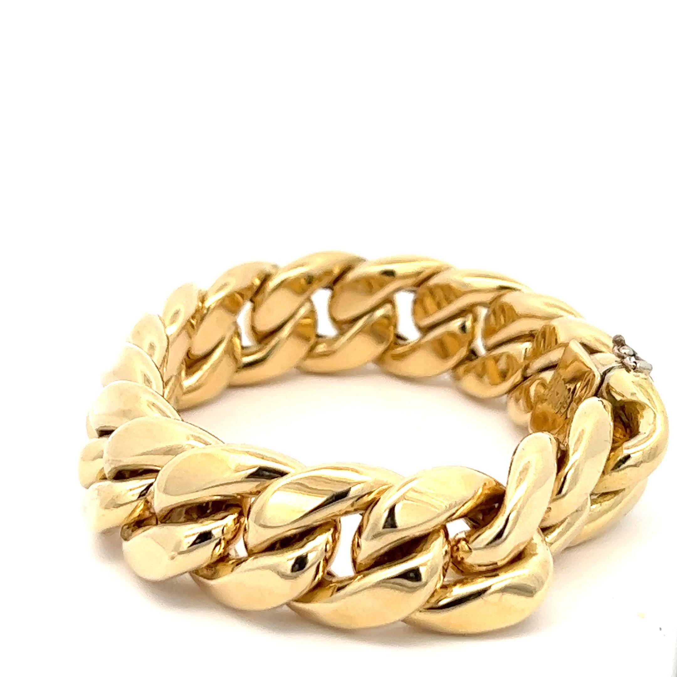 An 18k yellow gold bracelet by Nicolis Cola. In Good Condition For Sale In KERKRADE, NL