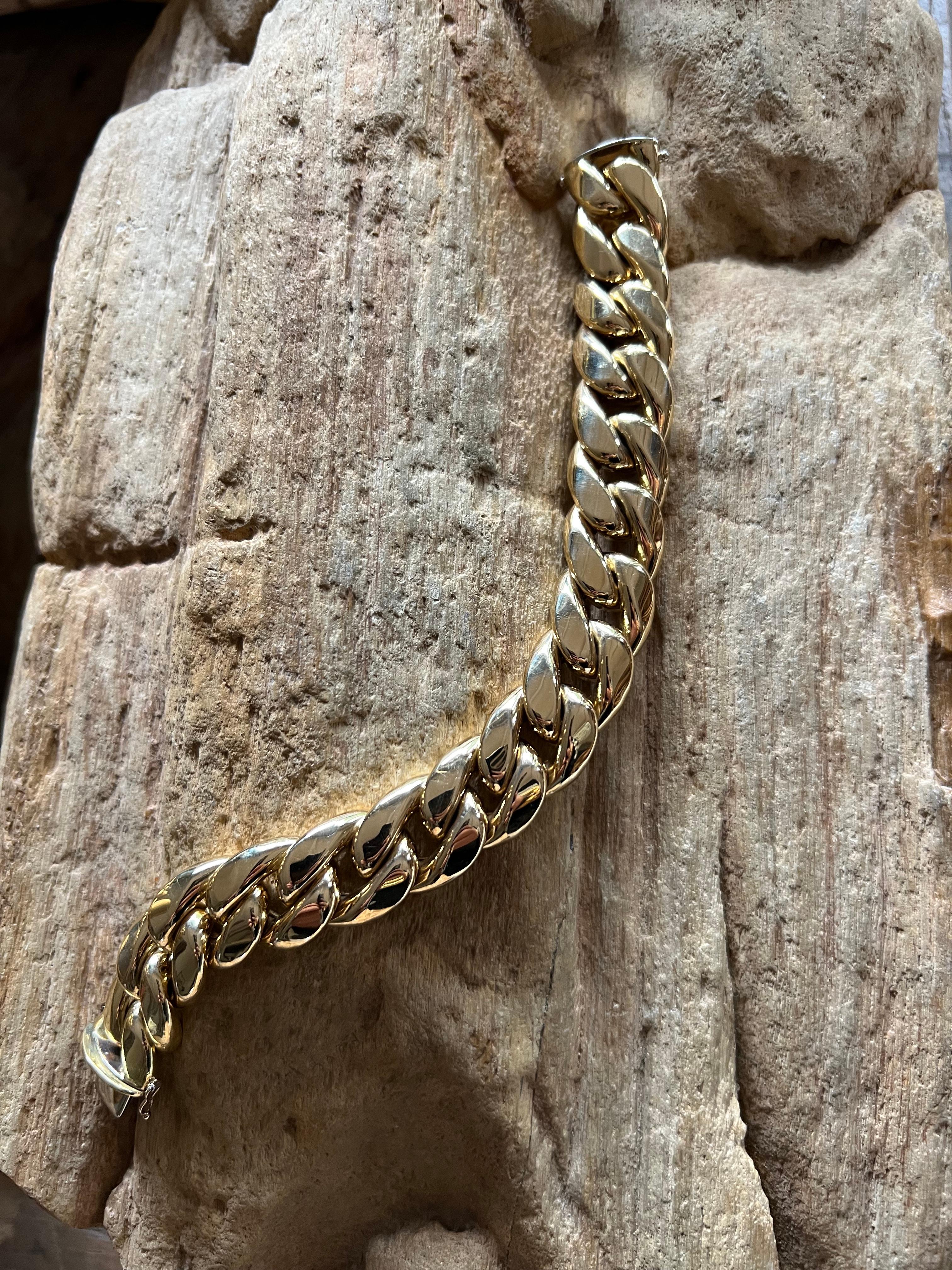 An 18k yellow gold bracelet by Nicolis Cola. In Good Condition For Sale In KERKRADE, NL