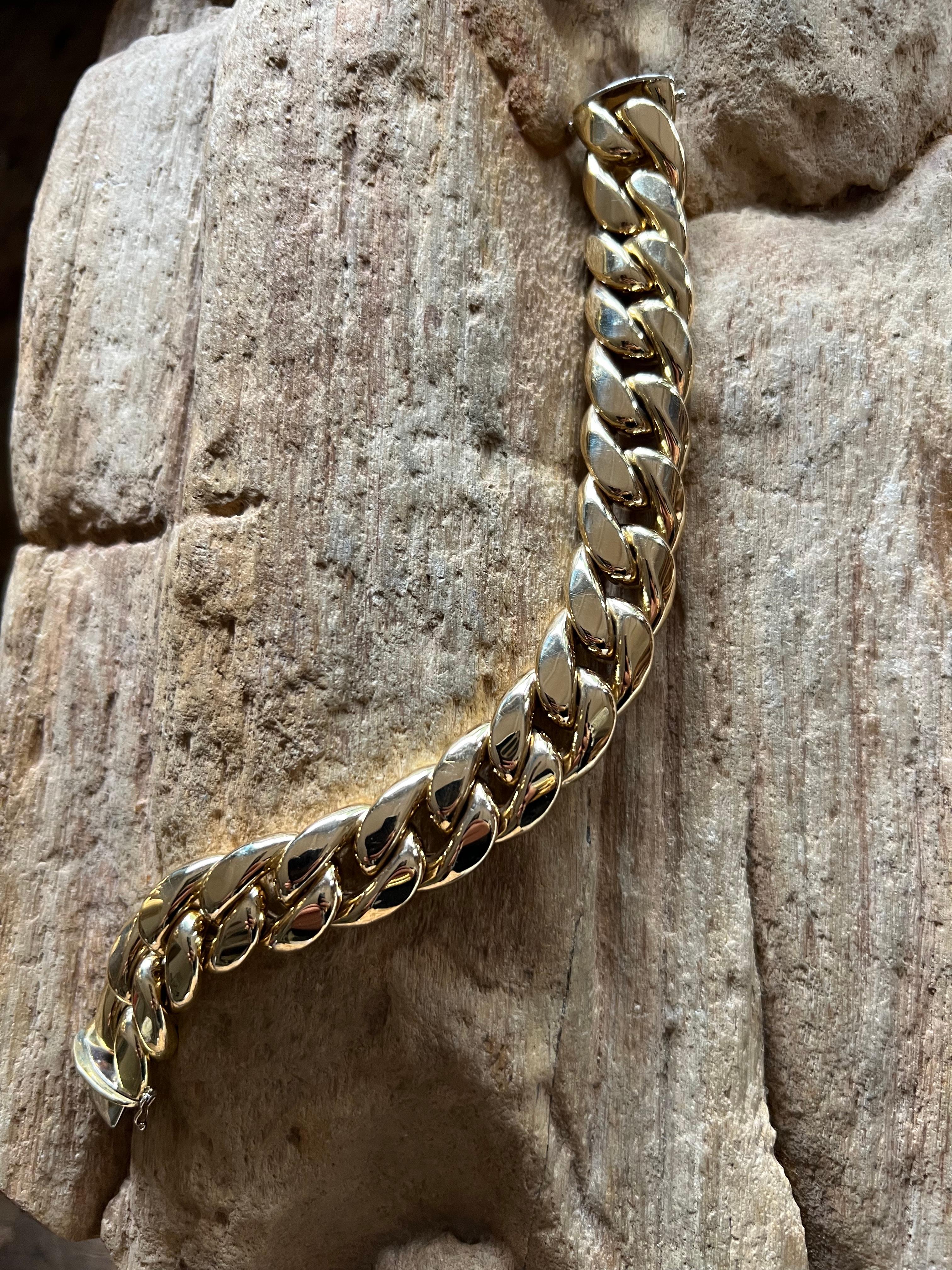 Women's or Men's An 18k yellow gold bracelet by Nicolis Cola. For Sale