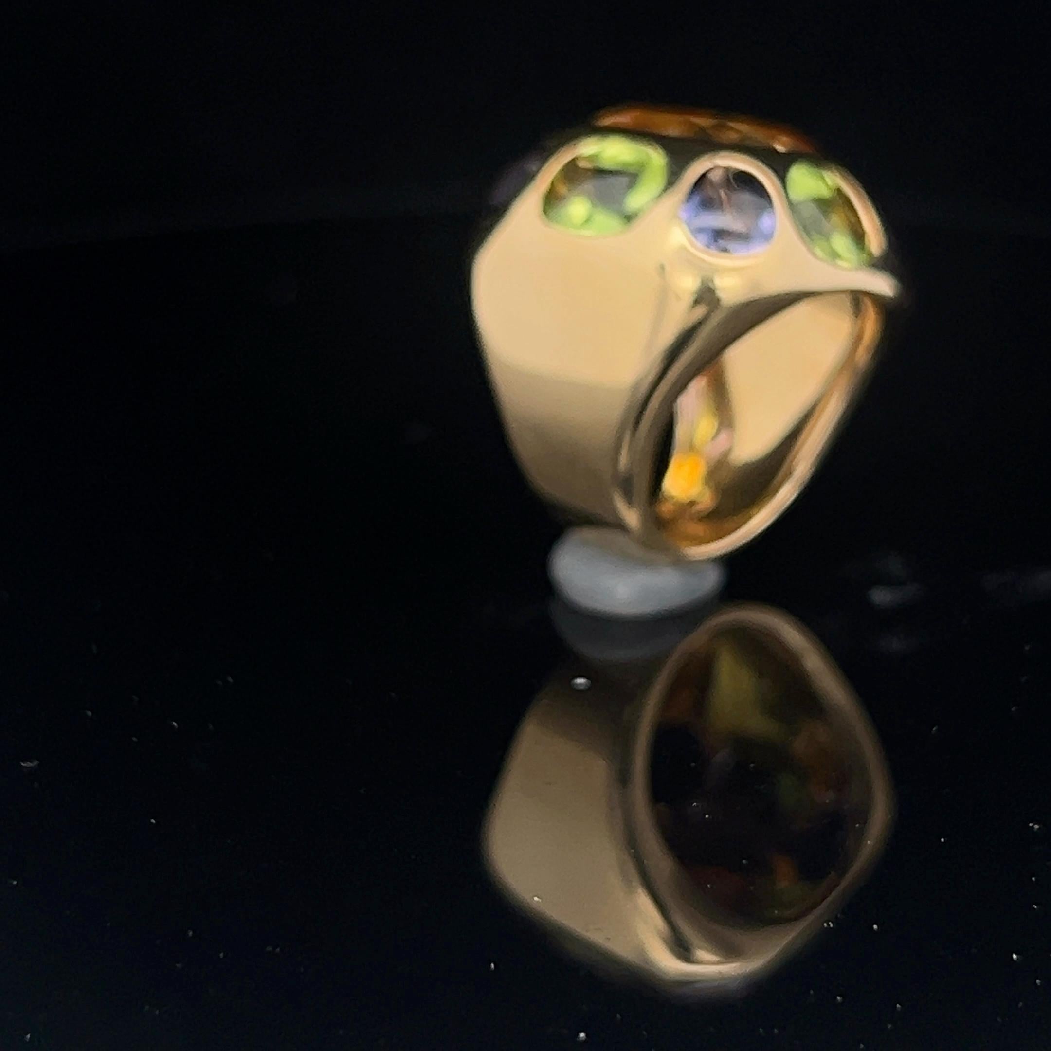 An 18k yellow gold, Citrine, Peridot and Iolite ring by Chanel For Sale 4