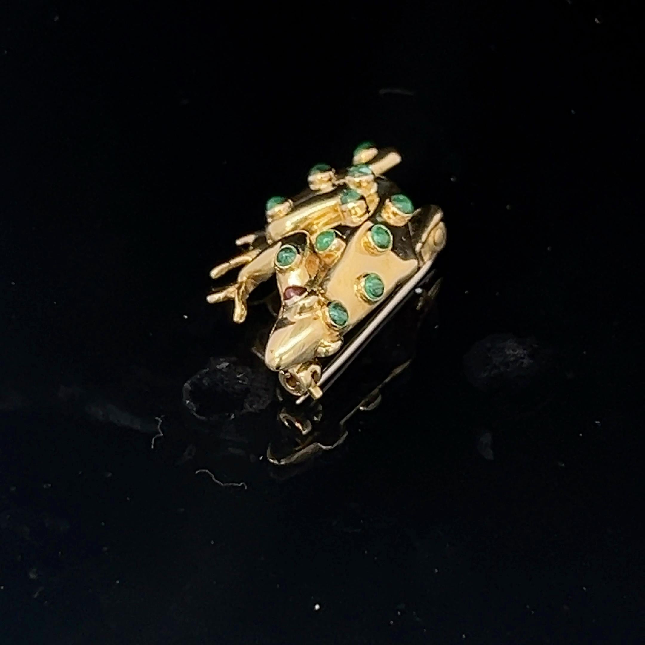Une broche grenouille en or jaune 18 carats, émeraude et rubis de Theo Fennell en vente 6