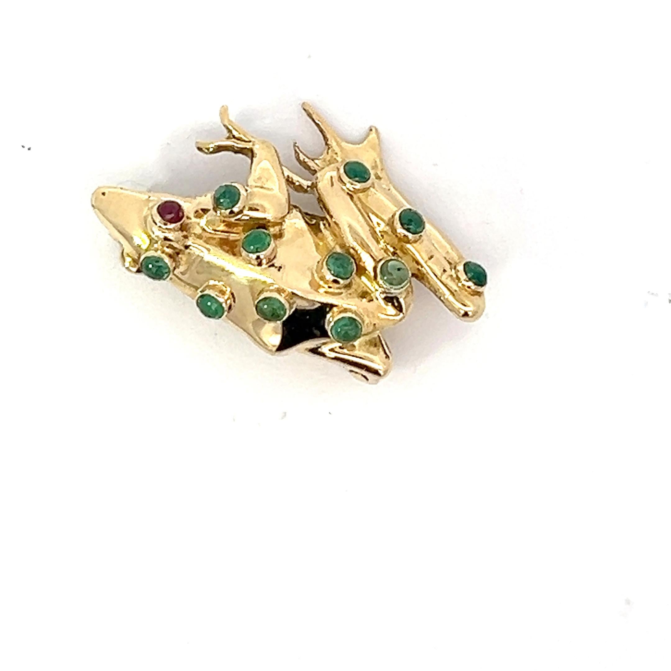 Une broche grenouille en or jaune 18 carats, émeraude et rubis de Theo Fennell Bon état - En vente à KERKRADE, NL