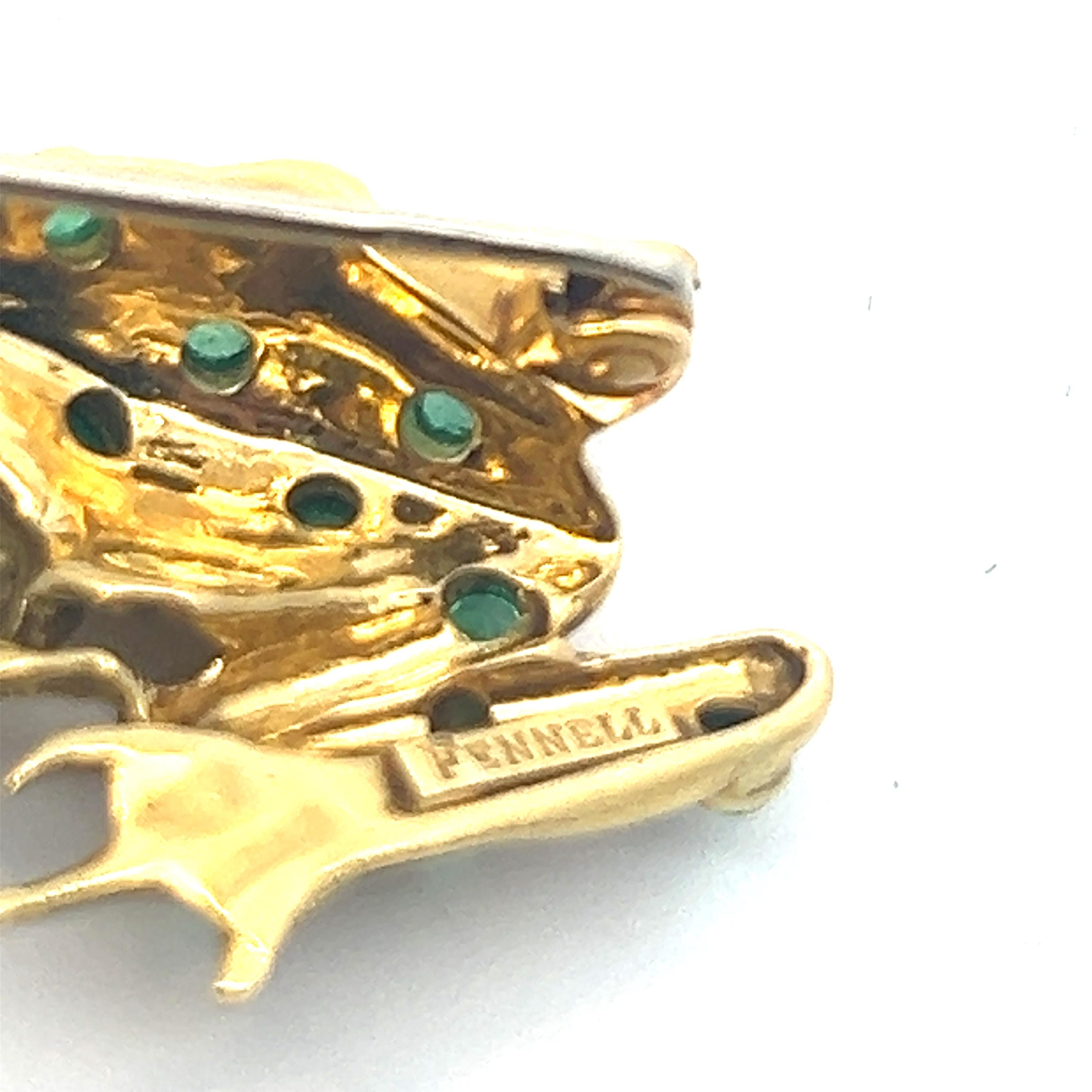 Une broche grenouille en or jaune 18 carats, émeraude et rubis de Theo Fennell en vente 1