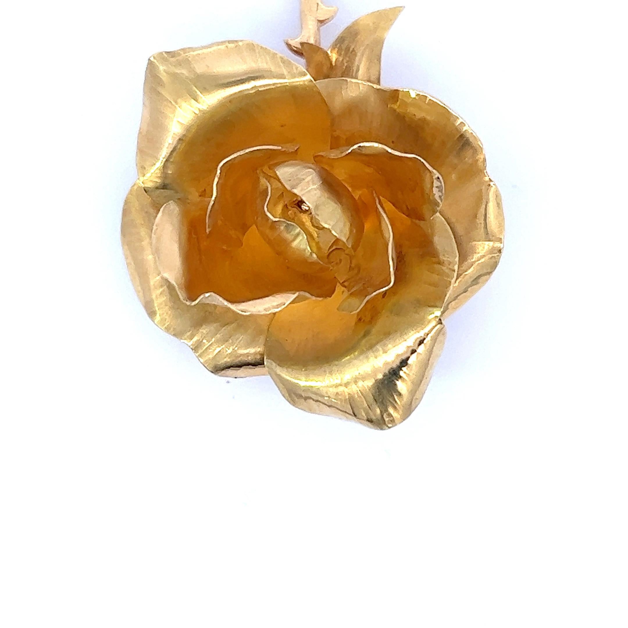 An 18k yellow gold flower brooch by Hermès. In Good Condition In KERKRADE, NL