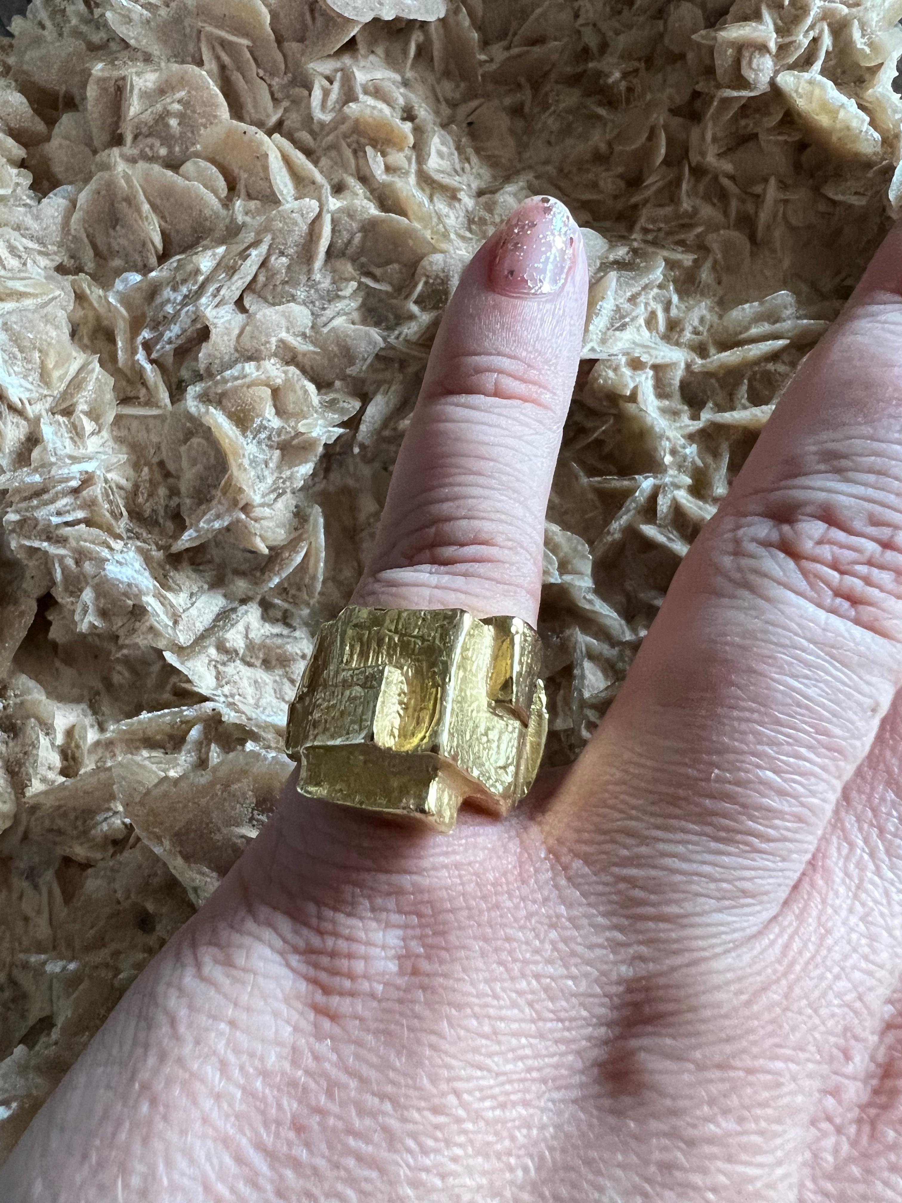 An 18k yellow gold ring by Kutchinsky. 2