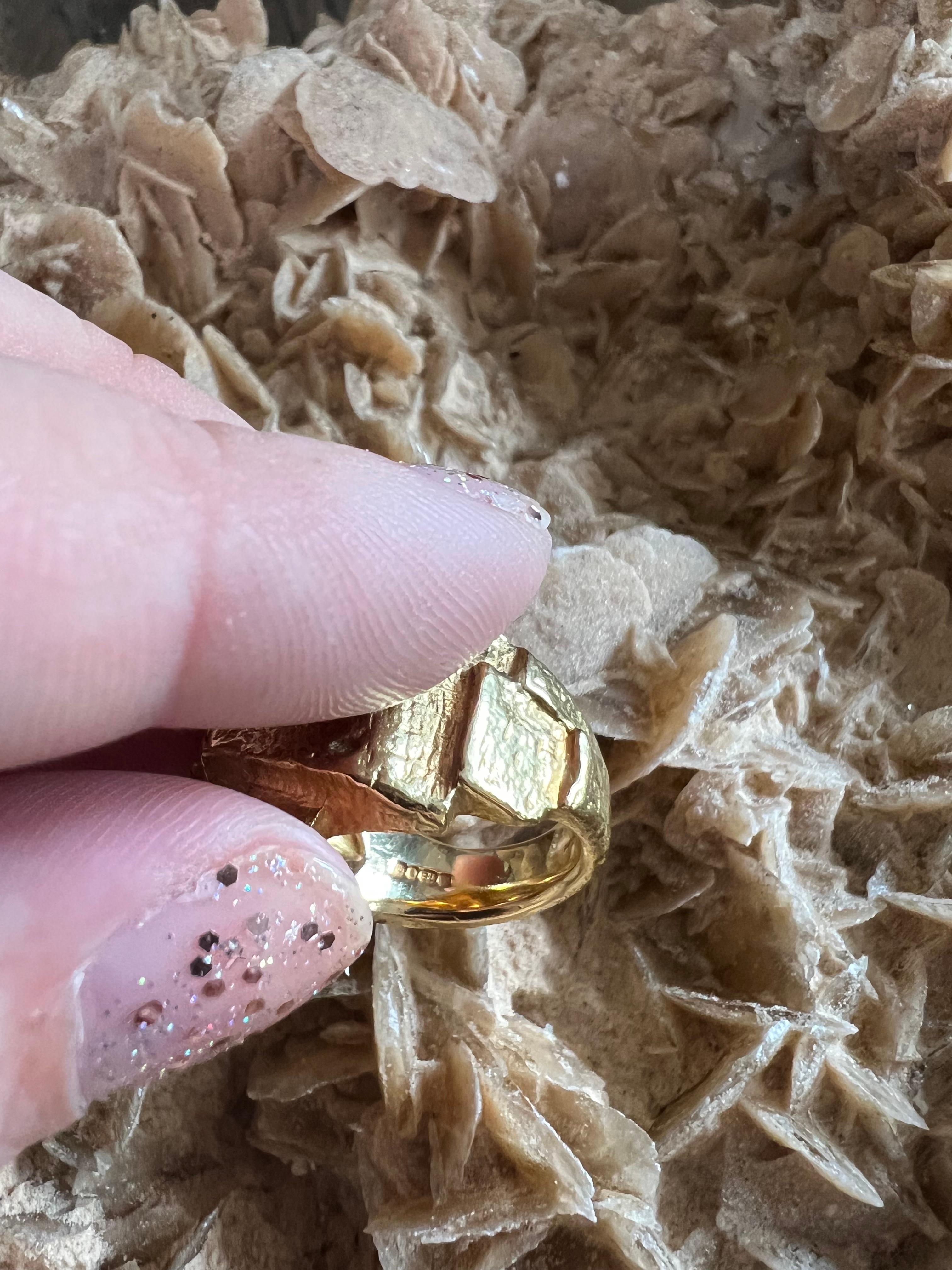 An 18k yellow gold ring by Kutchinsky. 5