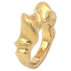 Un anello in oro giallo 18k di Lalaounis