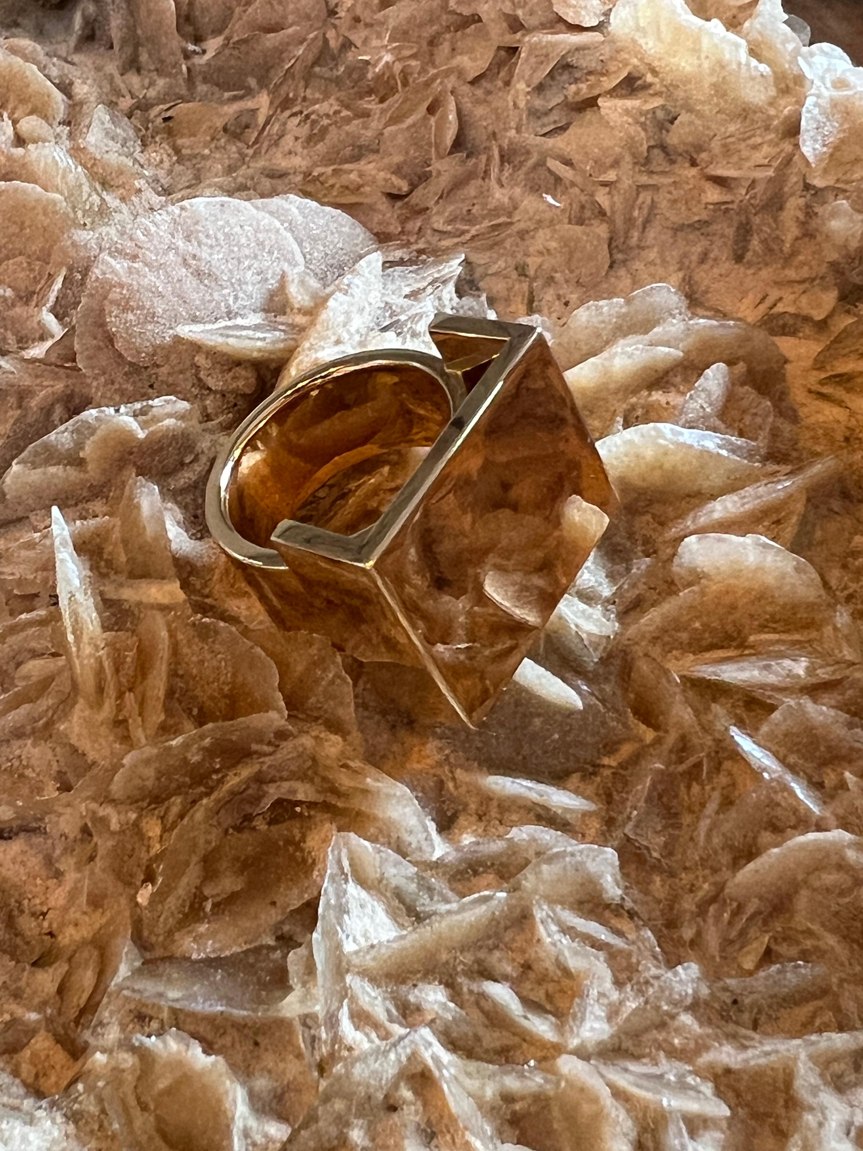 Ein Ring aus 18 Karat Gelbgold von Trudel im Angebot 3