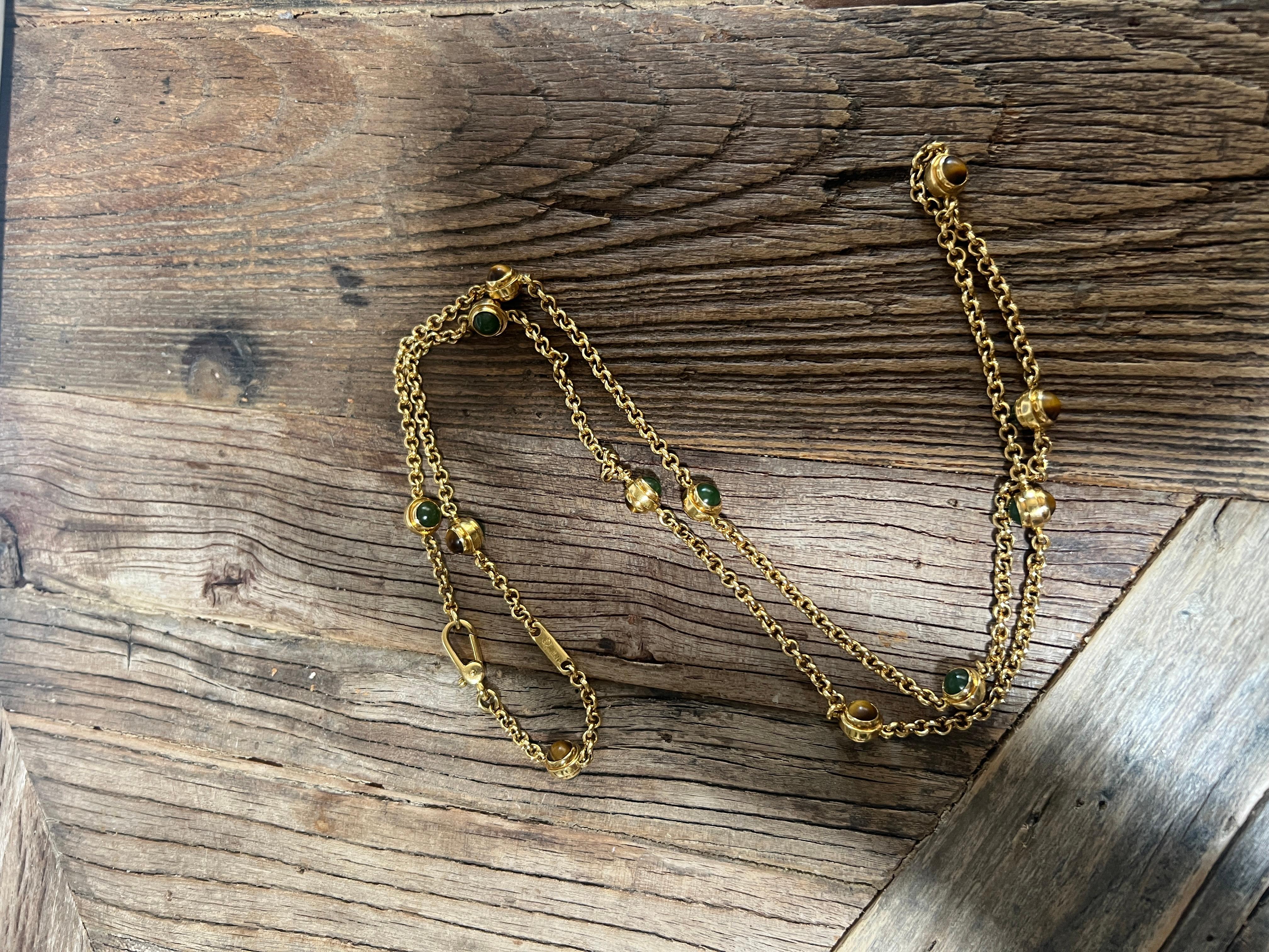 Catena lunga in oro giallo 18k, quarzo occhio di tigre e nefrite di Pomellato. 10
