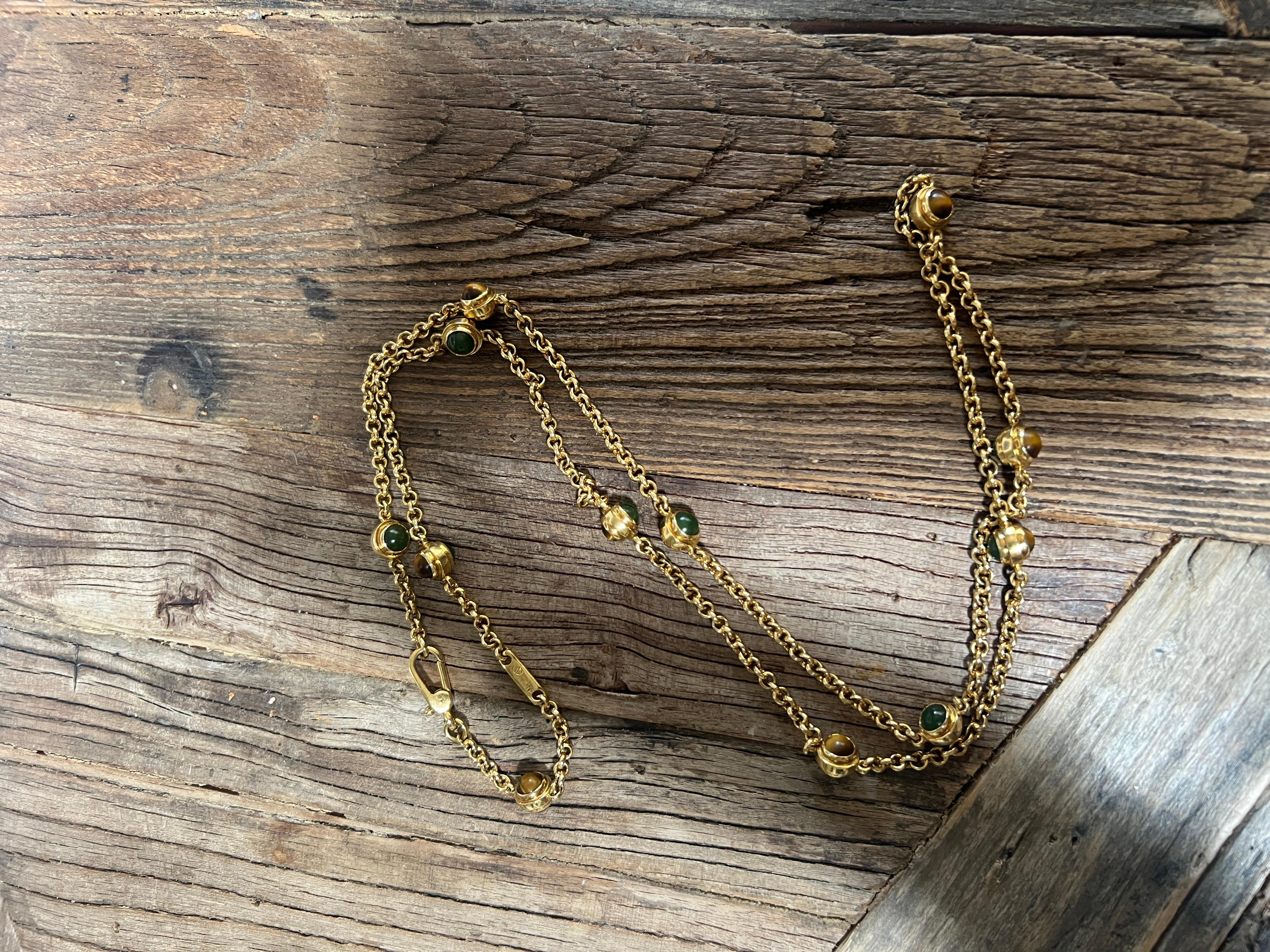 Catena lunga in oro giallo 18k, quarzo occhio di tigre e nefrite di Pomellato. 11