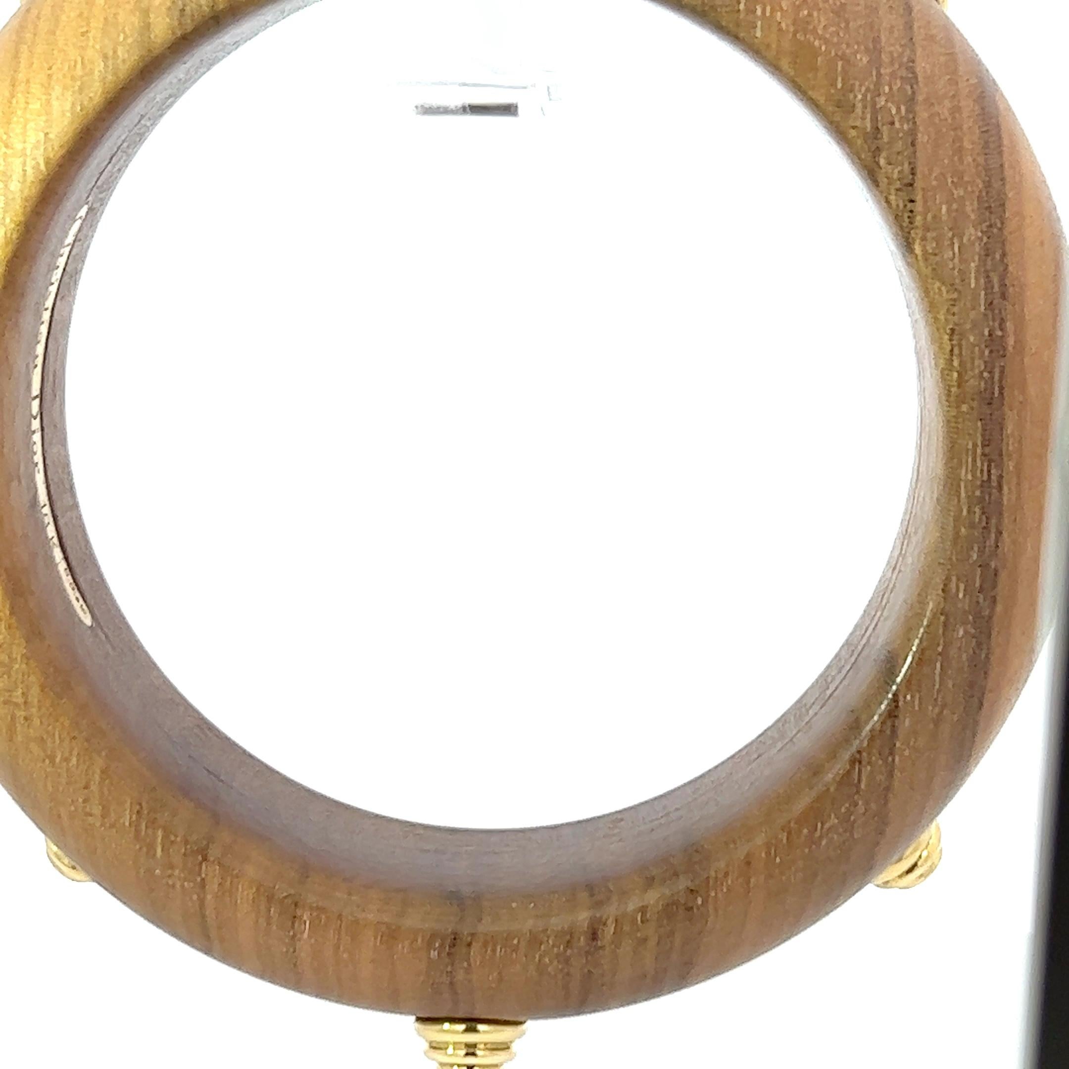 Taille brillant Un bracelet en or jaune 18 carats, bois et diamants de Christian Dior. en vente