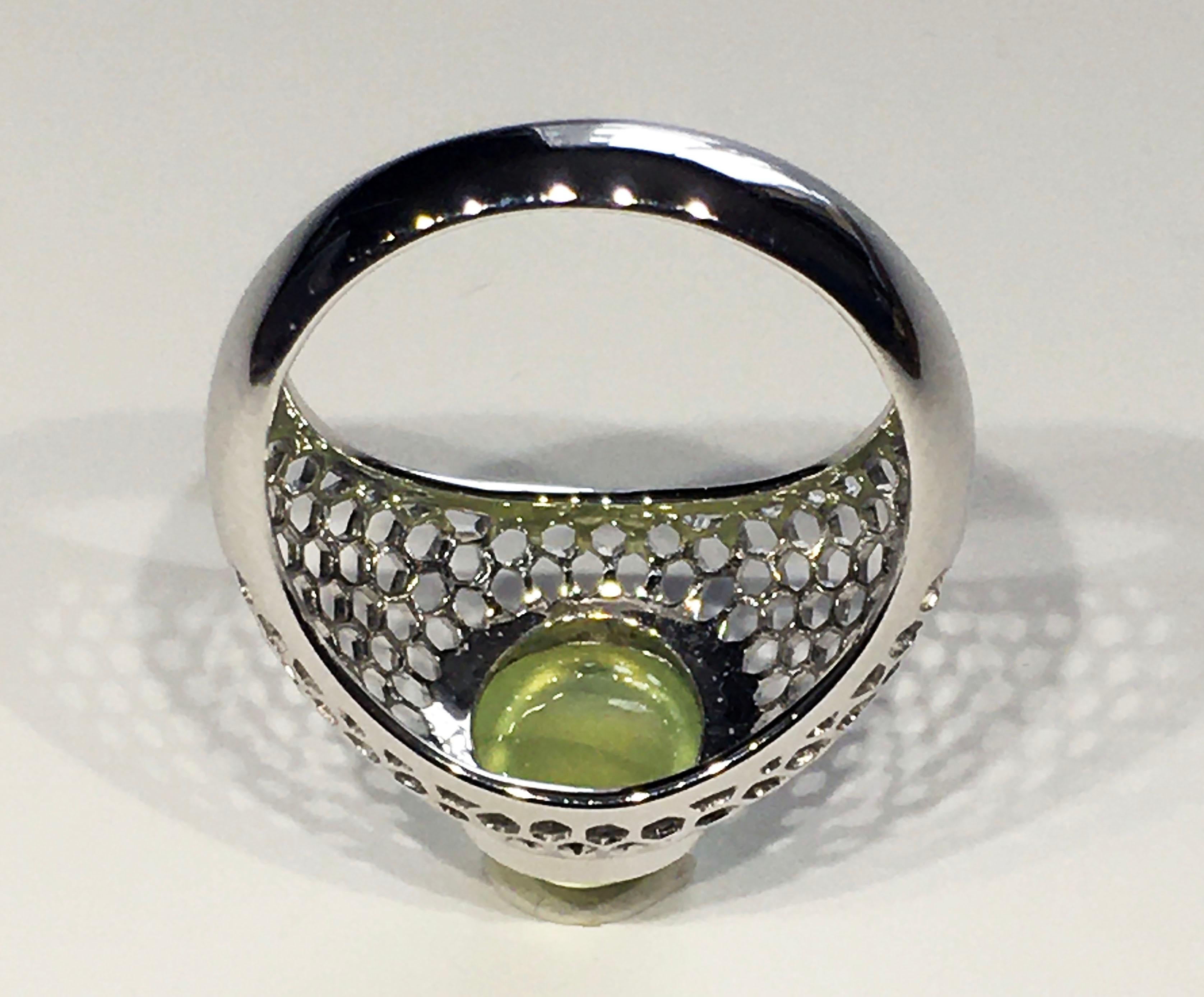 An Green Zambian Prehnite Cabochon Ring set in 18kt White Gold For Sale 5
