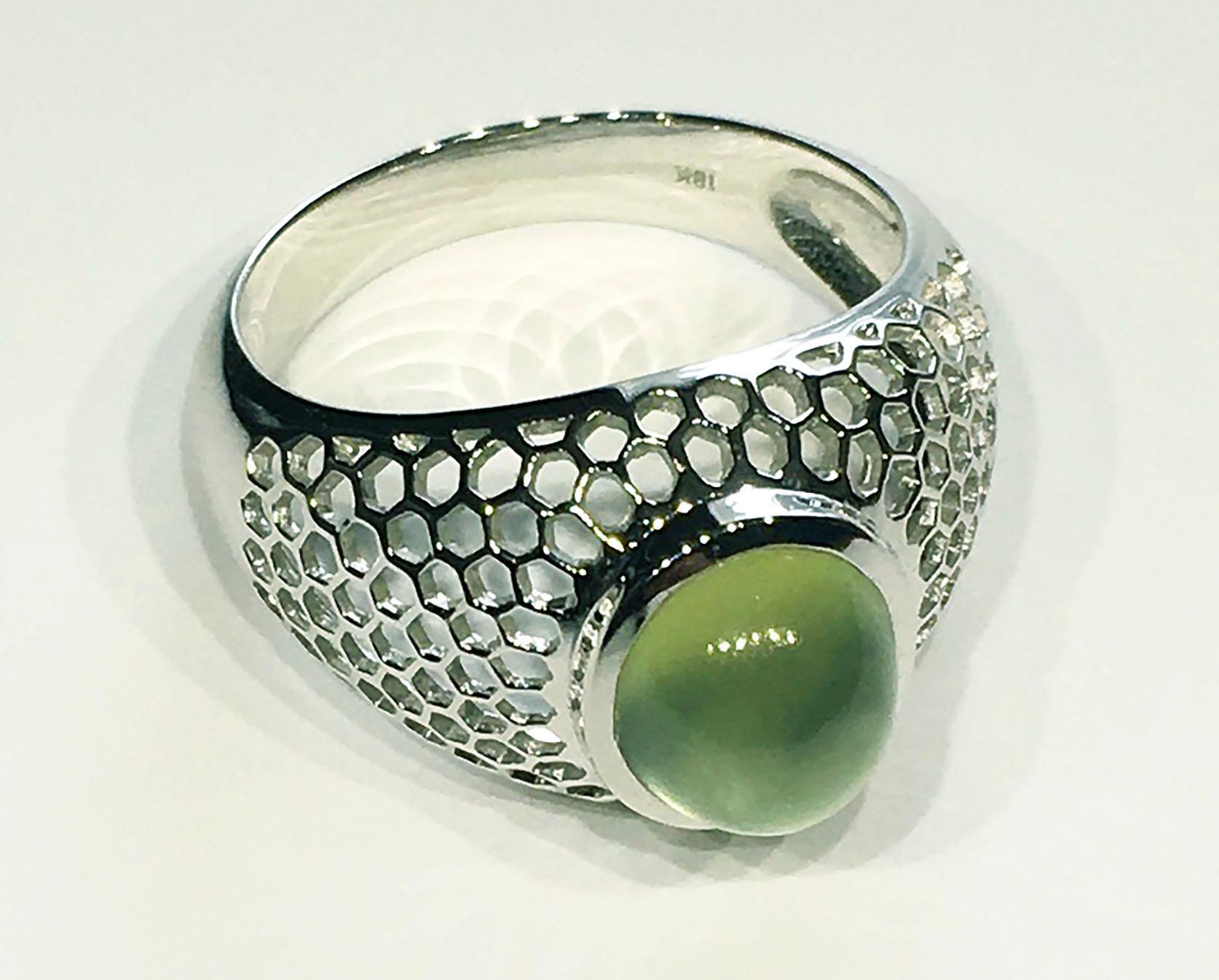 An Green Zambian Prehnite Cabochon Ring set in 18kt White Gold For Sale 2
