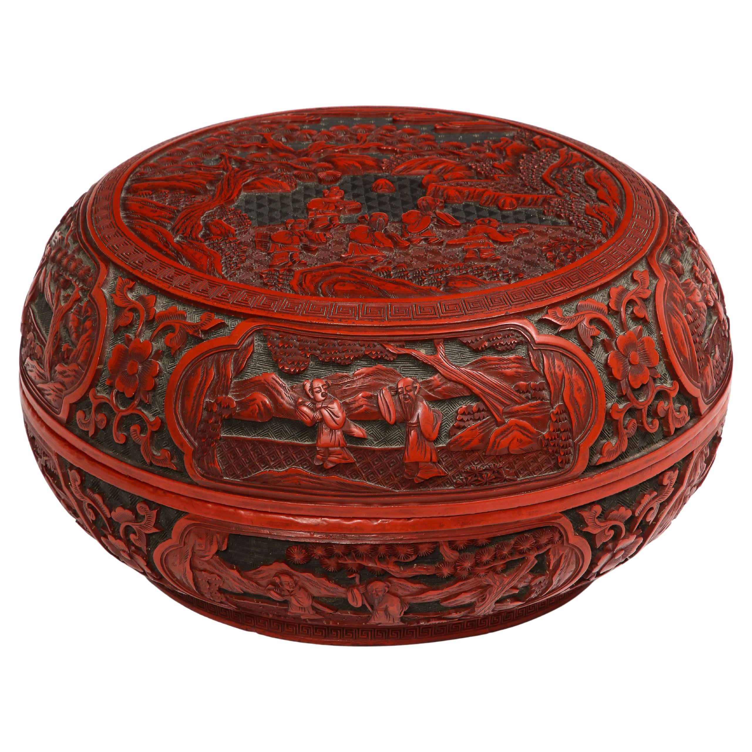 Boîte circulaire chinoise Cinnabar du 18e/19e siècle avec plusieurs cartouches 