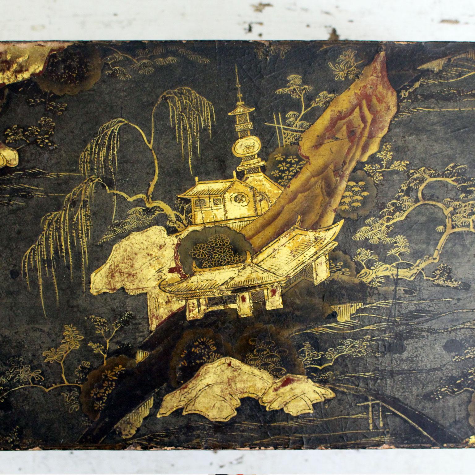 An 18th Century Chinoiserie Jewellery Box with Secret Compartment In Good Condition In Kent, GB