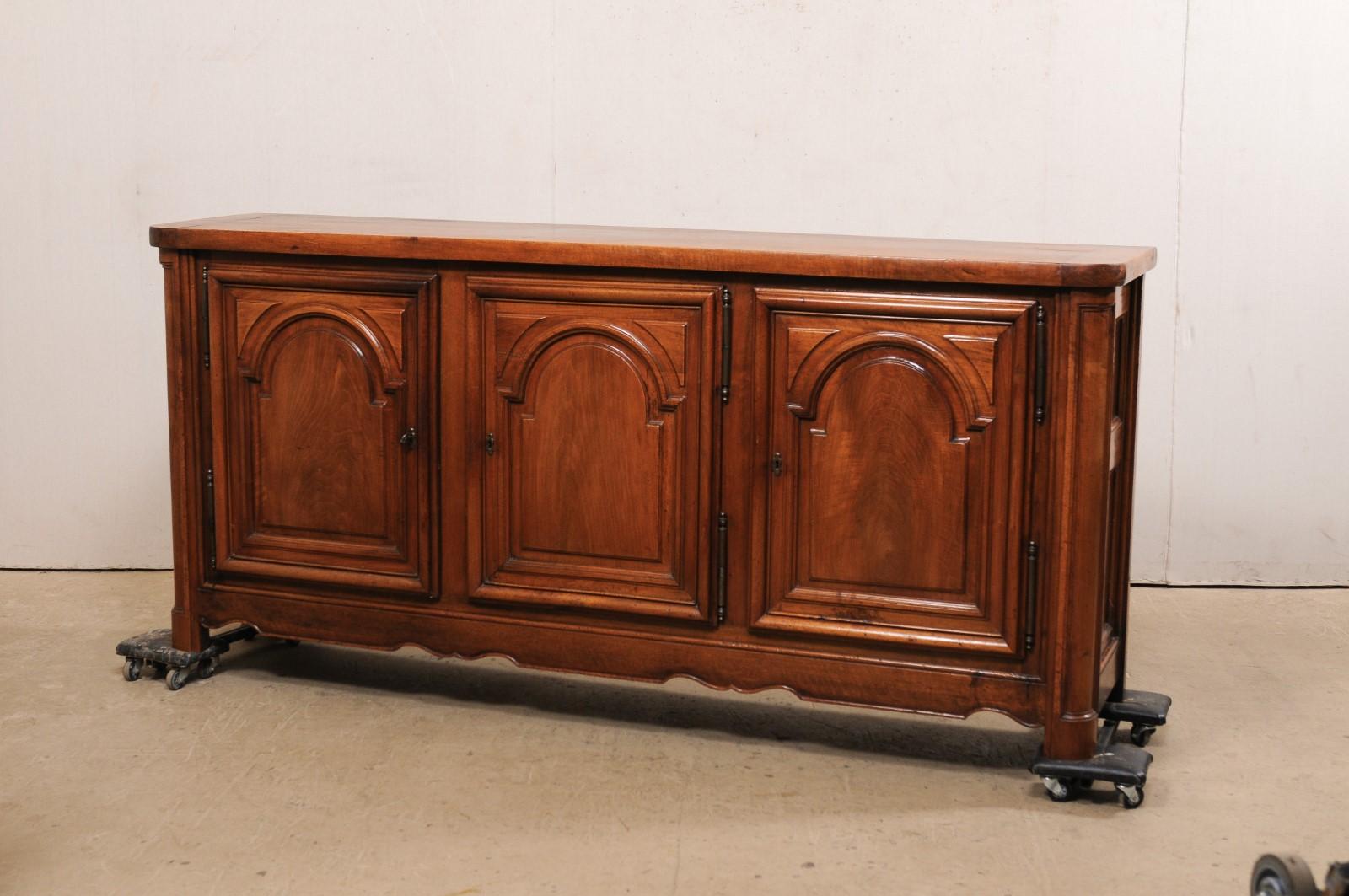 18th C. French Buffet Console w/ Arch Carved Panel Doors In Good Condition In Atlanta, GA