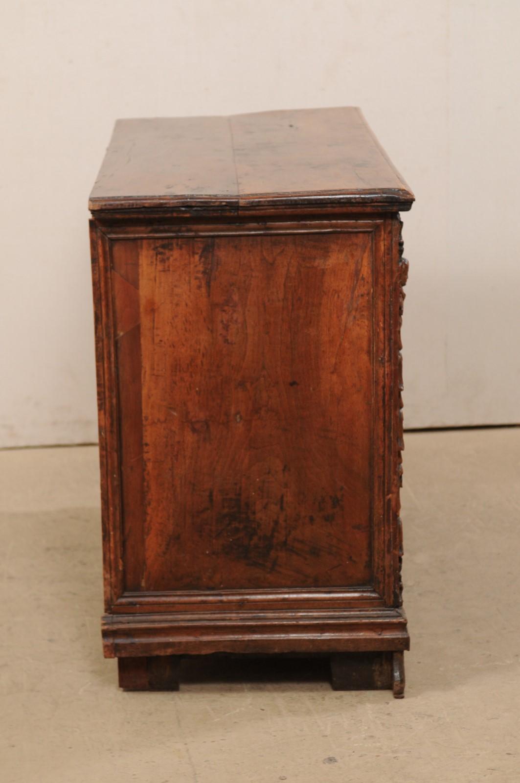 18th Century 4-Drawer Commode with Finely Carved Embellishments and Trimmings For Sale 5